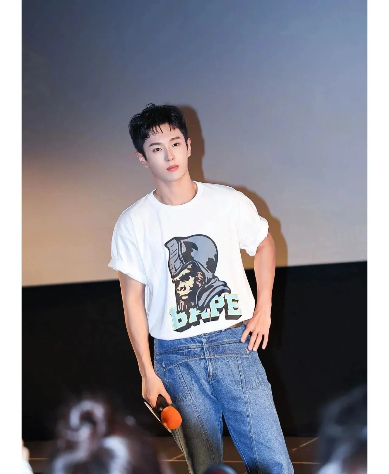 P110 001007 BAPE Ape Logo cartoon print round neck pullover short-sleeved T-shirt, same style for men and women, size smlxlxxl, black and white