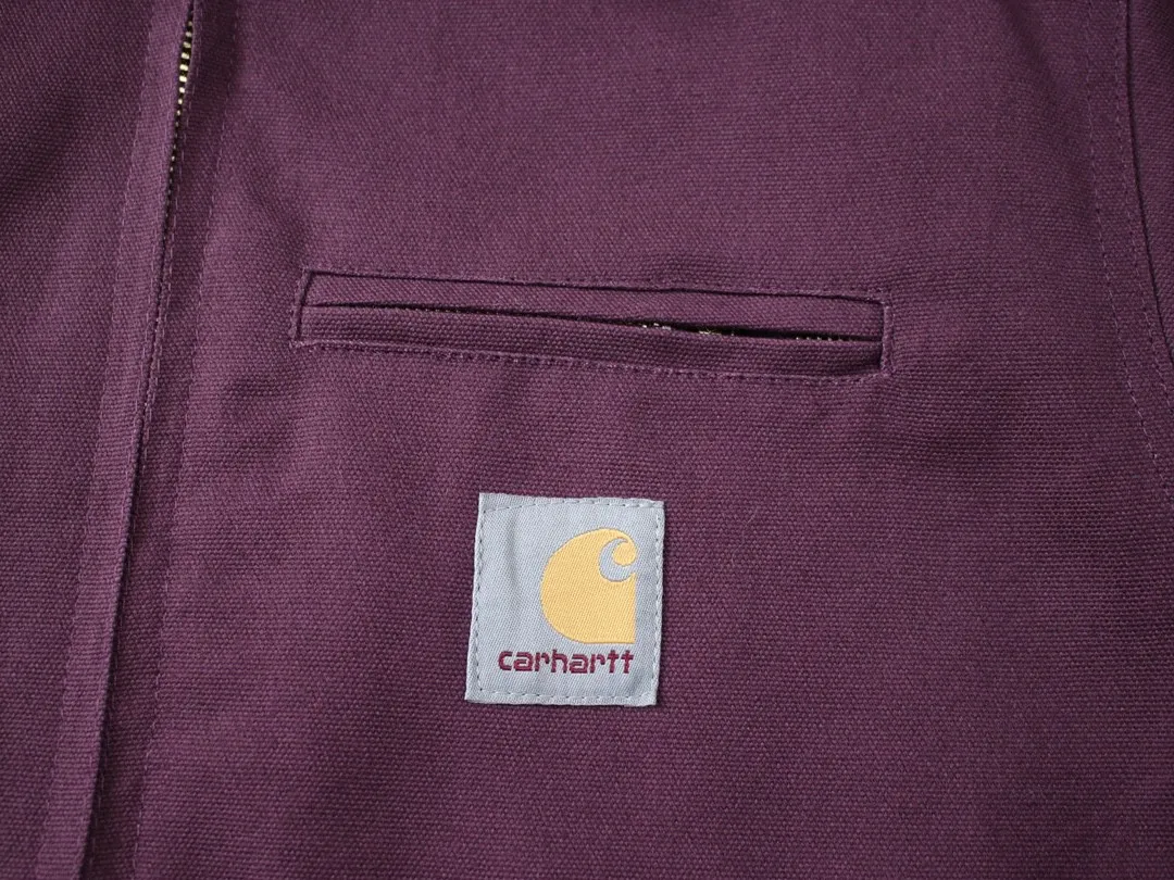 🅿️350 Carhartt Wip Carhartt classic Detroit zipper jacket couple casual workwear jacket 1️⃣The fabric is made of new environmentally friendly twill fabric. The light wash feels and the color will look better with time. It is a very high-quality fabric! 2️⃣The workmanship details are perfectly controlled, the classic logo is embroidered on the chest, the corduroy lapel highlights the unique style, the customized gold zipper, and the gold buttons all have logos that become more unique as they wear out with use! 3️⃣ Suitable for daily wear and can be worn in various styles. It is a very versatile jacket for men and women!  Color: black, yellow, purple Size: S, M, L, XL