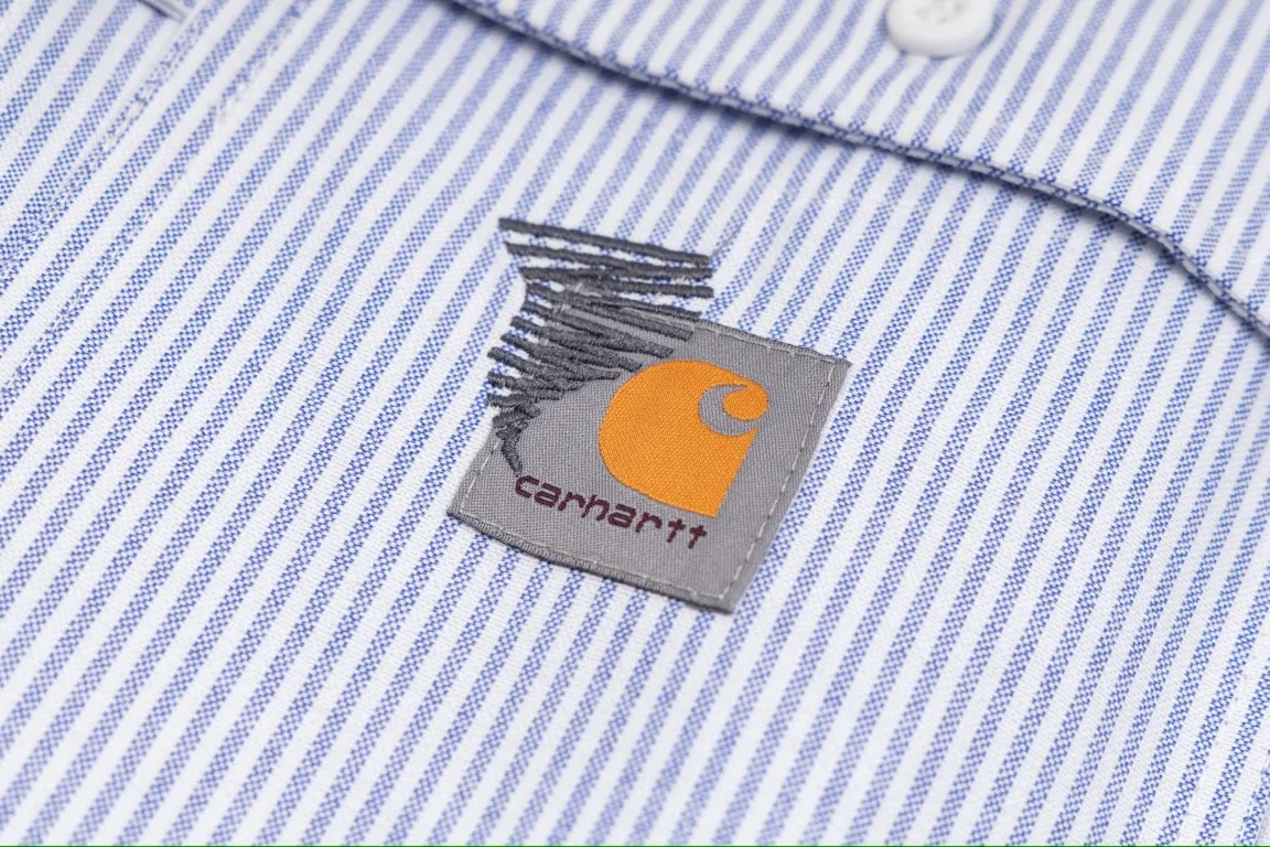 🅿️260 Carhart WIP ✖️ Invincible Carhart joint limited workwear striped shirt couple jacket 1️⃣ Made of thickened Oxford striped fabric, which is relatively thicker than ordinary shirt fabrics, and the workmanship details are perfectly controlled! The multi-pocket workwear design style can be worn perfectly with shirts and jackets! 2️⃣It is very youthful and energetic, and can be easily worn by both men and women. It is very in line with the fashion aesthetic concepts of today's young people! 3️⃣ A full set of customized accessories, complete with three standards, same style for men and women, a must-have for couples! Color: Striped Blue Sizes: S, M, L, XL