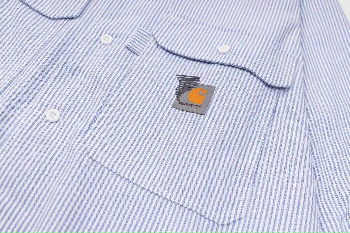 🅿️260 Carhart WIP ✖️ Invincible Carhart joint limited workwear striped shirt couple jacket 1️⃣ Made of thickened Oxford striped fabric, which is relatively thicker than ordinary shirt fabrics, and the workmanship details are perfectly controlled! The multi-pocket workwear design style can be worn perfectly with shirts and jackets! 2️⃣It is very youthful and energetic, and can be easily worn by both men and women. It is very in line with the fashion aesthetic concepts of today's young people! 3️⃣ A full set of customized accessories, complete with three standards, same style for men and women, a must-have for couples! Color: Striped Blue Sizes: S, M, L, XL