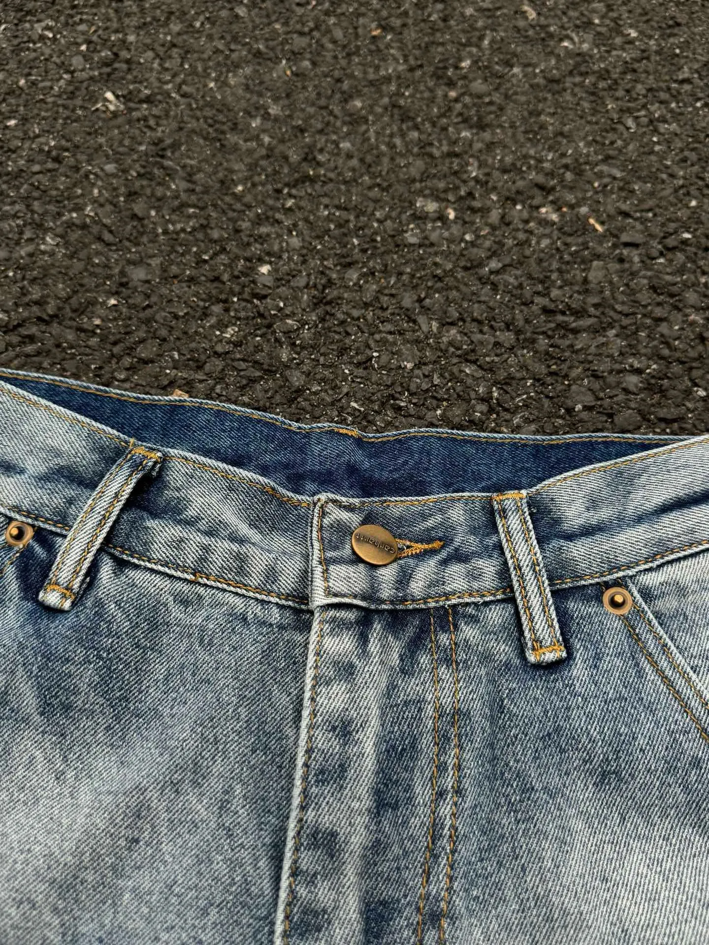 🅿️250 033 Carhartt WIP Japanese style work style jeans with customized original logo buckle, YKK zipper fly, smooth and easy to pull! Many locations are reinforced with tacks, and the workmanship is solid! The overall tailoring adopts three-dimensional structure tailoring! Ergonomically designed, more flexible when wearing! The cut is streamlined and streamlined, allowing you to move flexibly with your body! Integrates functionality, beauty and durability! Suitable for business, travel, leisure and many other occasions! Straight fit Color: Blue Size: S-XXL