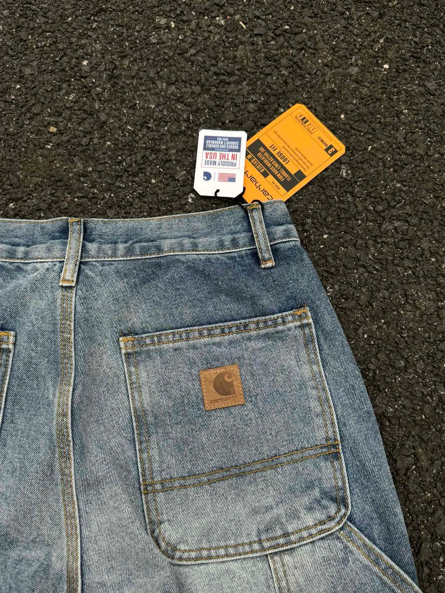 🅿️250 033 Carhartt WIP Japanese style work style jeans with customized original logo buckle, YKK zipper fly, smooth and easy to pull! Many locations are reinforced with tacks, and the workmanship is solid! The overall tailoring adopts three-dimensional structure tailoring! Ergonomically designed, more flexible when wearing! The cut is streamlined and streamlined, allowing you to move flexibly with your body! Integrates functionality, beauty and durability! Suitable for business, travel, leisure and many other occasions! Straight fit Color: Blue Size: S-XXL