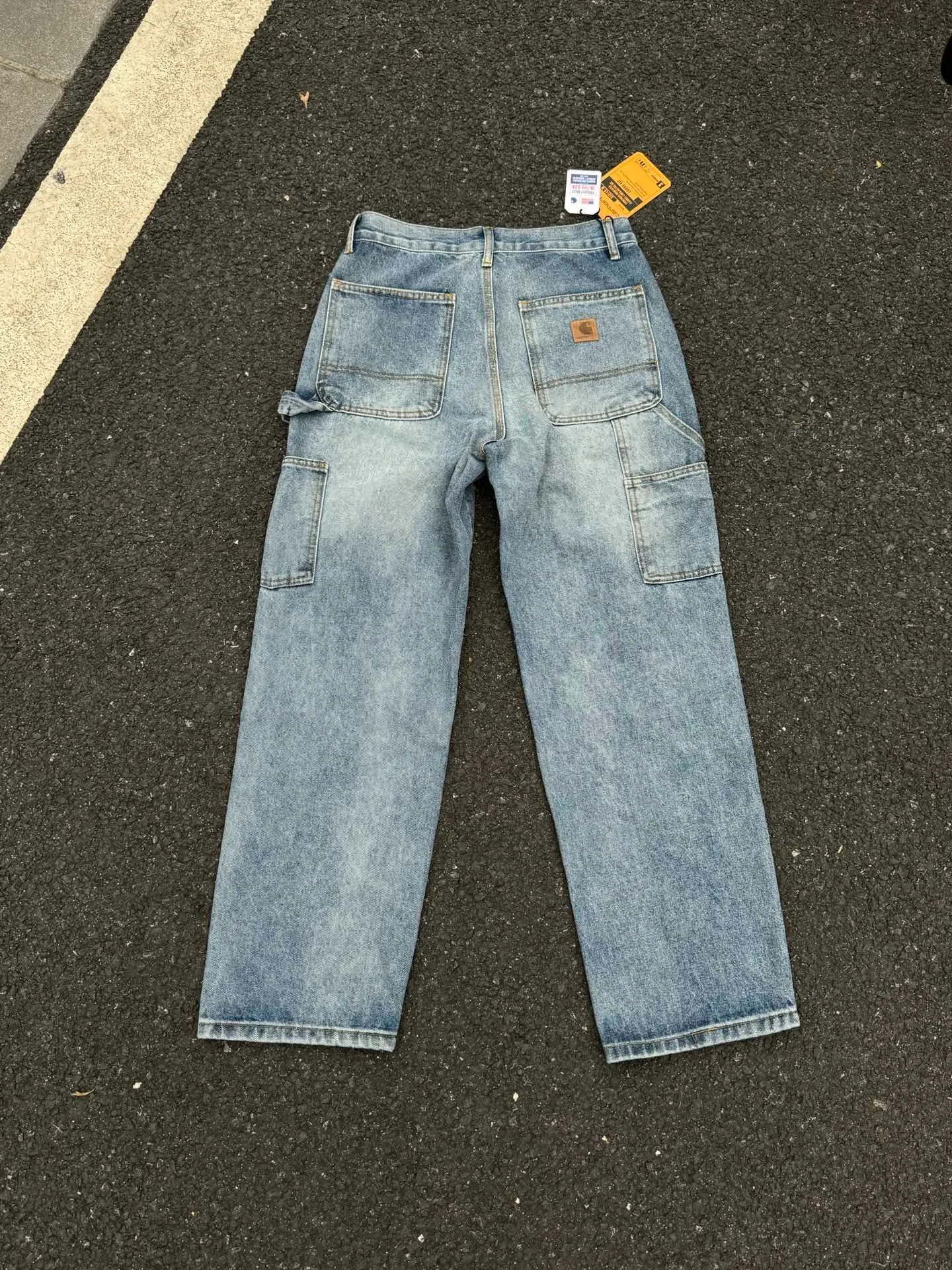 🅿️250 033 Carhartt WIP Japanese style work style jeans with customized original logo buckle, YKK zipper fly, smooth and easy to pull! Many locations are reinforced with tacks, and the workmanship is solid! The overall tailoring adopts three-dimensional structure tailoring! Ergonomically designed, more flexible when wearing! The cut is streamlined and streamlined, allowing you to move flexibly with your body! Integrates functionality, beauty and durability! Suitable for business, travel, leisure and many other occasions! Straight fit Color: Blue Size: S-XXL