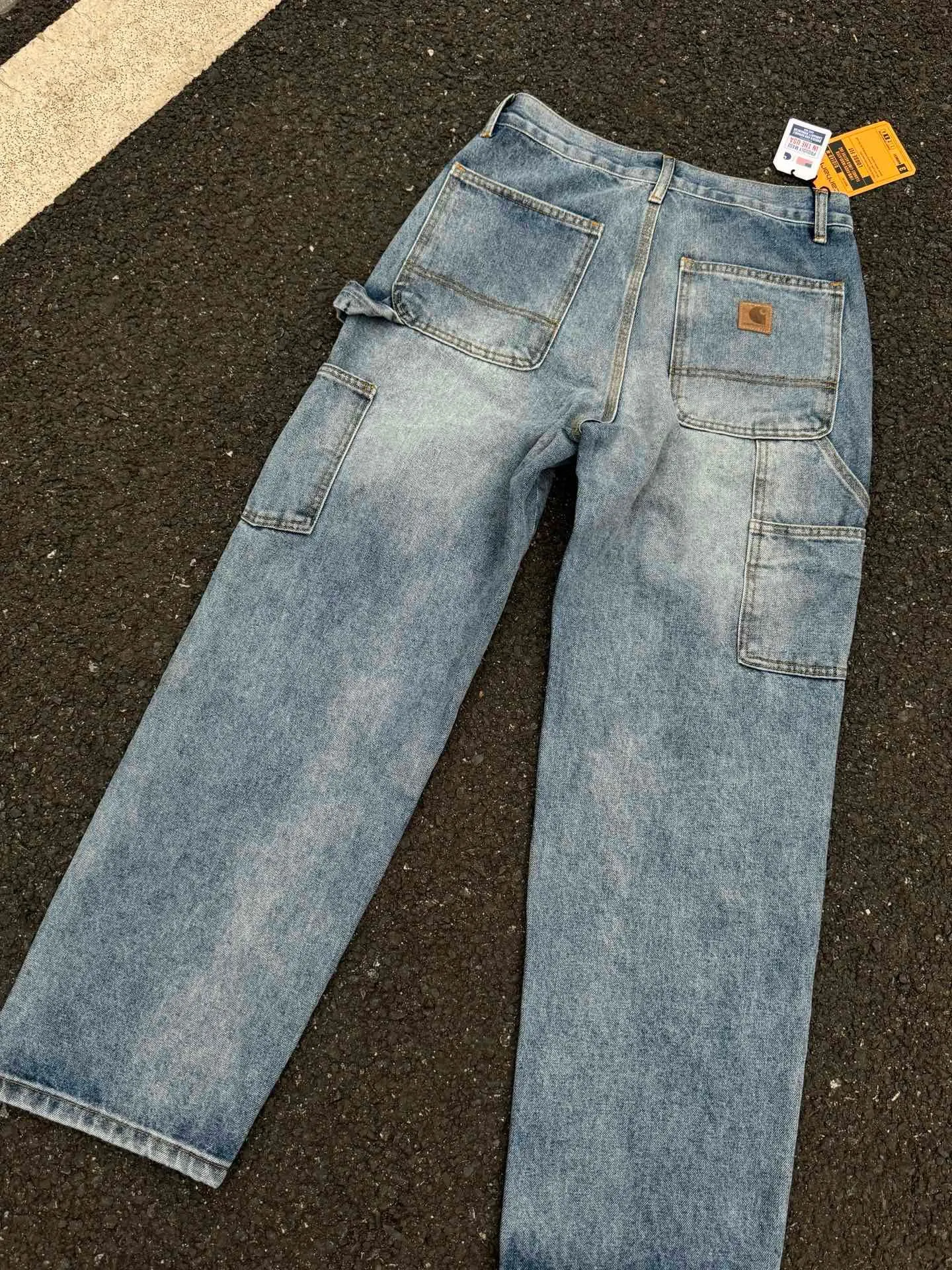 🅿️250 033 Carhartt WIP Japanese style work style jeans with customized original logo buckle, YKK zipper fly, smooth and easy to pull! Many locations are reinforced with tacks, and the workmanship is solid! The overall tailoring adopts three-dimensional structure tailoring! Ergonomically designed, more flexible when wearing! The cut is streamlined and streamlined, allowing you to move flexibly with your body! Integrates functionality, beauty and durability! Suitable for business, travel, leisure and many other occasions! Straight fit Color: Blue Size: S-XXL