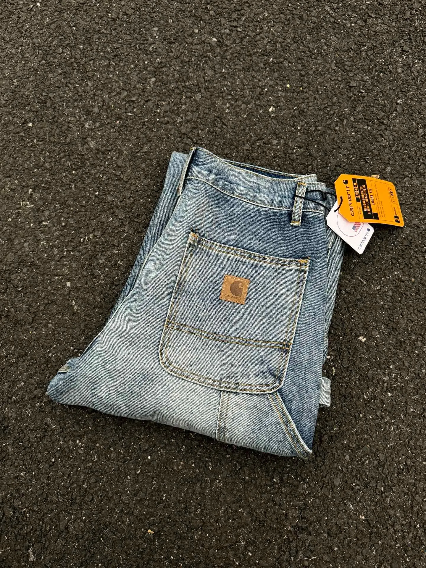 🅿️250 033 Carhartt WIP Japanese style work style jeans with customized original logo buckle, YKK zipper fly, smooth and easy to pull! Many locations are reinforced with tacks, and the workmanship is solid! The overall tailoring adopts three-dimensional structure tailoring! Ergonomically designed, more flexible when wearing! The cut is streamlined and streamlined, allowing you to move flexibly with your body! Integrates functionality, beauty and durability! Suitable for business, travel, leisure and many other occasions! Straight fit Color: Blue Size: S-XXL