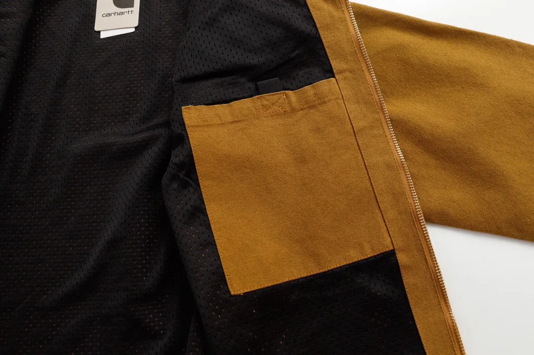 🅿️350 Carhartt Wip Carhartt classic Detroit zipper jacket couple casual workwear jacket 1️⃣The fabric is made of new environmentally friendly twill fabric. The light wash feels and the color will look better with time. It is a very high-quality fabric! 2️⃣The workmanship details are perfectly controlled, the classic logo is embroidered on the chest, the corduroy lapel highlights the unique style, the customized gold zipper, and the gold buttons all have logos that become more unique as they wear out with use! 3️⃣ Suitable for daily wear and can be worn in various styles. It is a very versatile jacket for men and women!  Color: black, yellow, purple Size: S, M, L, XL