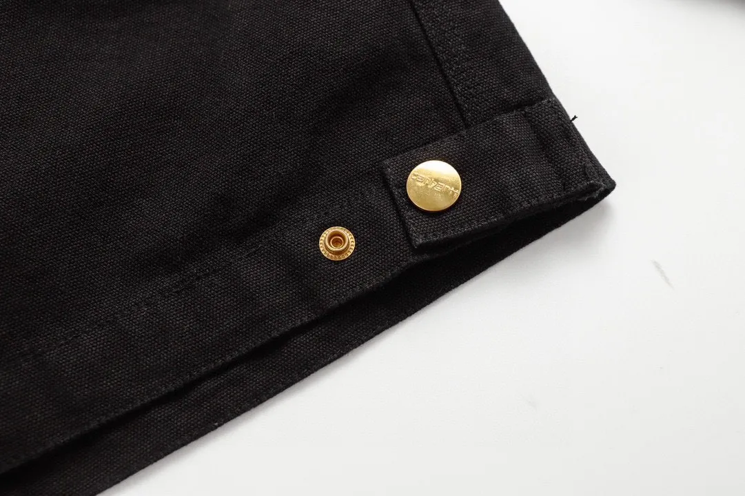 🅿️330 New: Style number: B123 Carhartt Wip Carhartt classic Detroit zipper jacket couple casual work jacket 1️⃣The fabric is made of new environmentally friendly twill fabric. The light wash feels and the color will look better with time. It is a very high-quality fabric!  2️⃣The workmanship details are perfectly controlled, the classic logo is embroidered on the chest, the corduroy lapel highlights the unique style, the customized gold zipper, and the gold buttons all have logos that become more unique as they wear out with use! 3️⃣ Suitable for daily wear and can be worn in various styles. It is a very versatile jacket for men and women! Color: black, yellow, purple Size: S, M, L, XL
