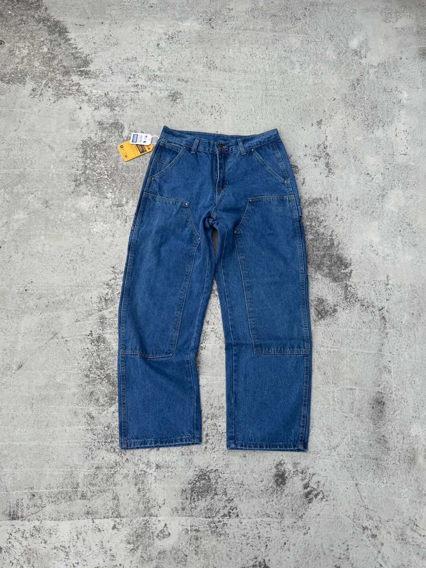🅿️250 K019 Carhartt WIP Japanese style work style jeans with customized original logo buckle, YKK zipper fly, smooth and easy to pull! Many locations are reinforced with tacks, and the workmanship is solid! The overall tailoring adopts three-dimensional structure tailoring! Ergonomically designed, more flexible when wearing! The cut is streamlined and streamlined, allowing you to move flexibly with your body! Integrates functionality, beauty and durability! Suitable for business, travel, leisure and many other occasions! Straight version Color: dark blue Size: S-XXL