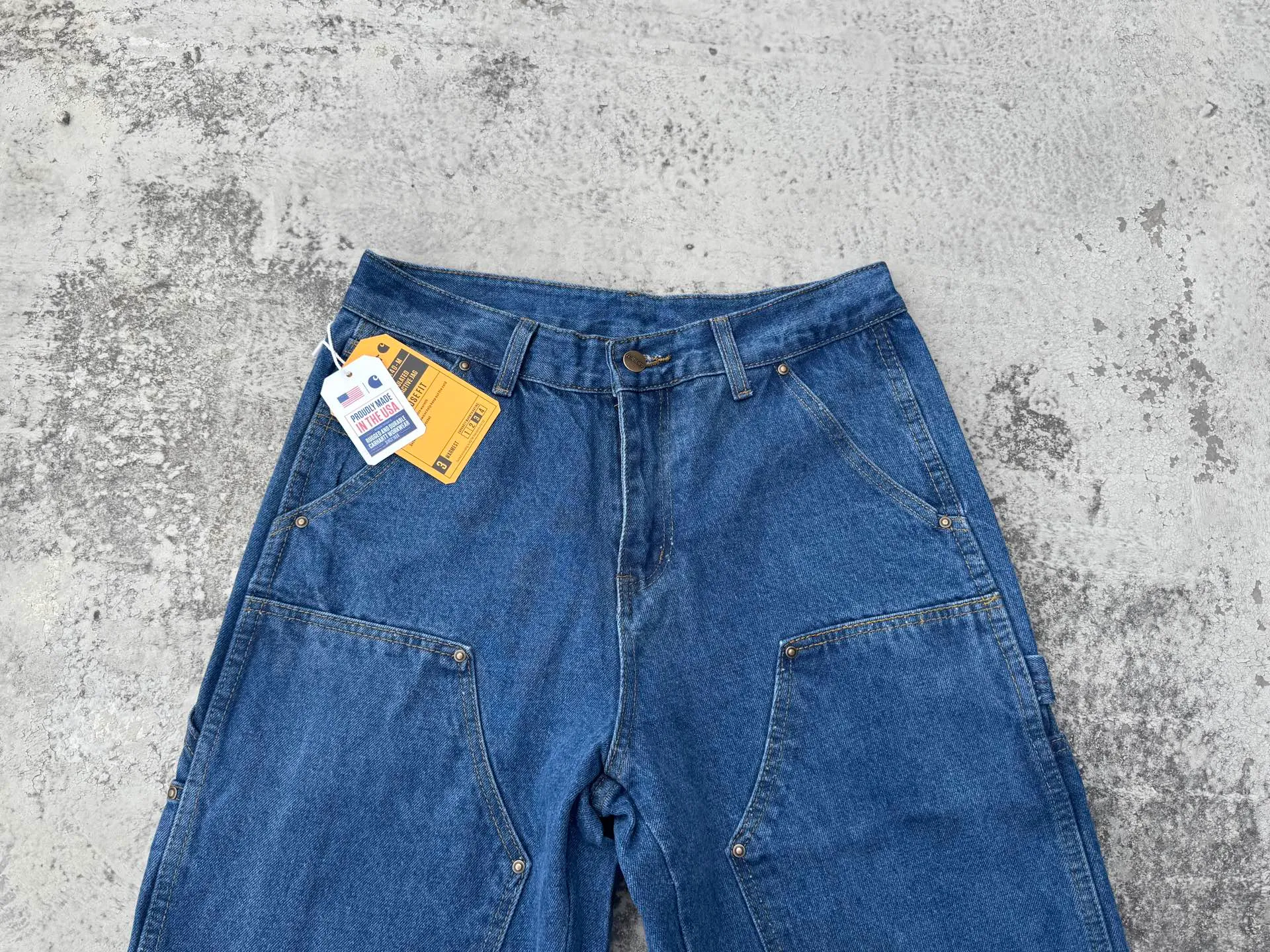 🅿️250 K019 Carhartt WIP Japanese style work style jeans with customized original logo buckle, YKK zipper fly, smooth and easy to pull! Many locations are reinforced with tacks, and the workmanship is solid! The overall tailoring adopts three-dimensional structure tailoring! Ergonomically designed, more flexible when wearing! The cut is streamlined and streamlined, allowing you to move flexibly with your body! Integrates functionality, beauty and durability! Suitable for business, travel, leisure and many other occasions! Straight version Color: dark blue Size: S-XXL
