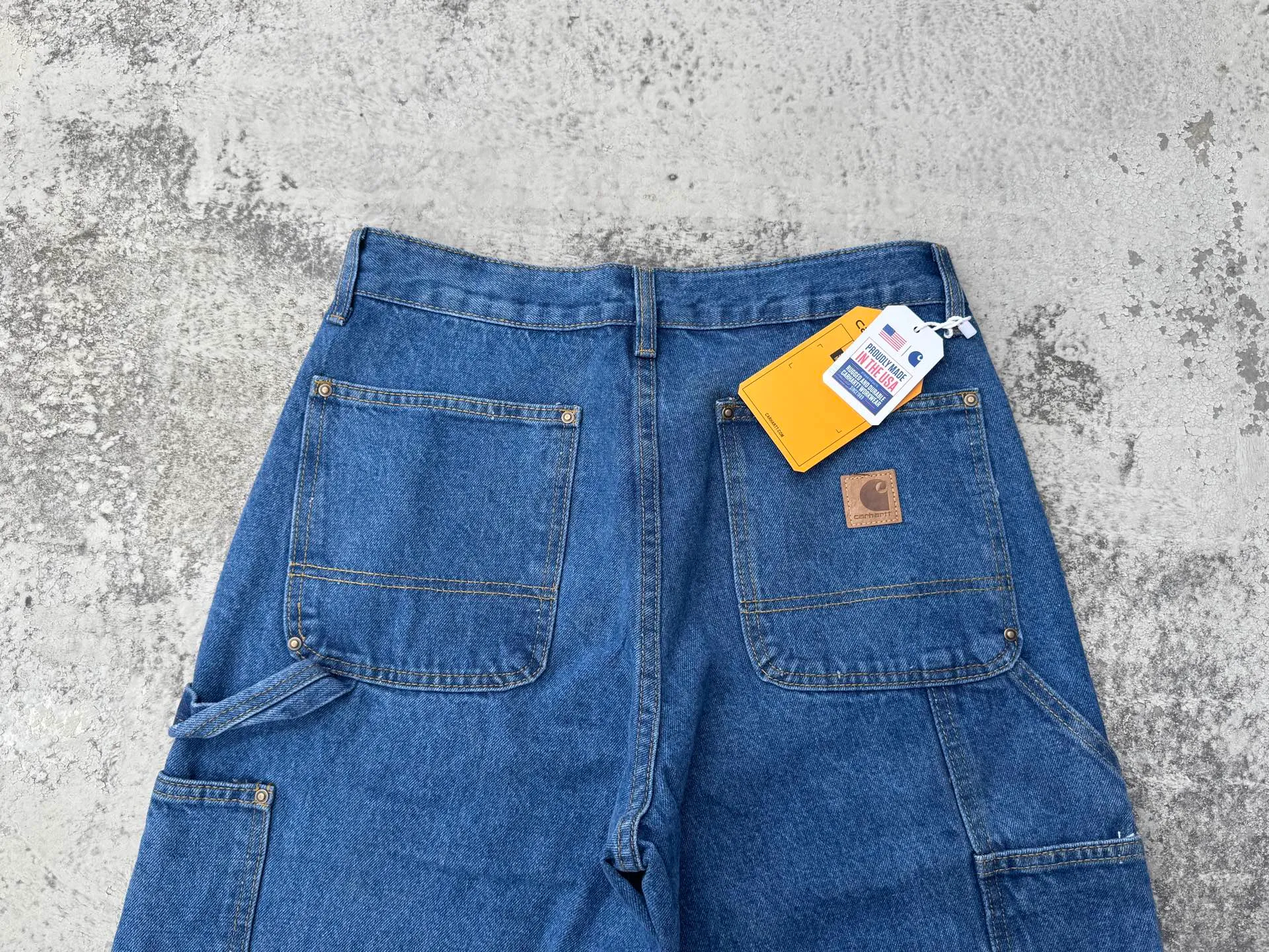 🅿️250 K019 Carhartt WIP Japanese style work style jeans with customized original logo buckle, YKK zipper fly, smooth and easy to pull! Many locations are reinforced with tacks, and the workmanship is solid! The overall tailoring adopts three-dimensional structure tailoring! Ergonomically designed, more flexible when wearing! The cut is streamlined and streamlined, allowing you to move flexibly with your body! Integrates functionality, beauty and durability! Suitable for business, travel, leisure and many other occasions! Straight version Color: dark blue Size: S-XXL