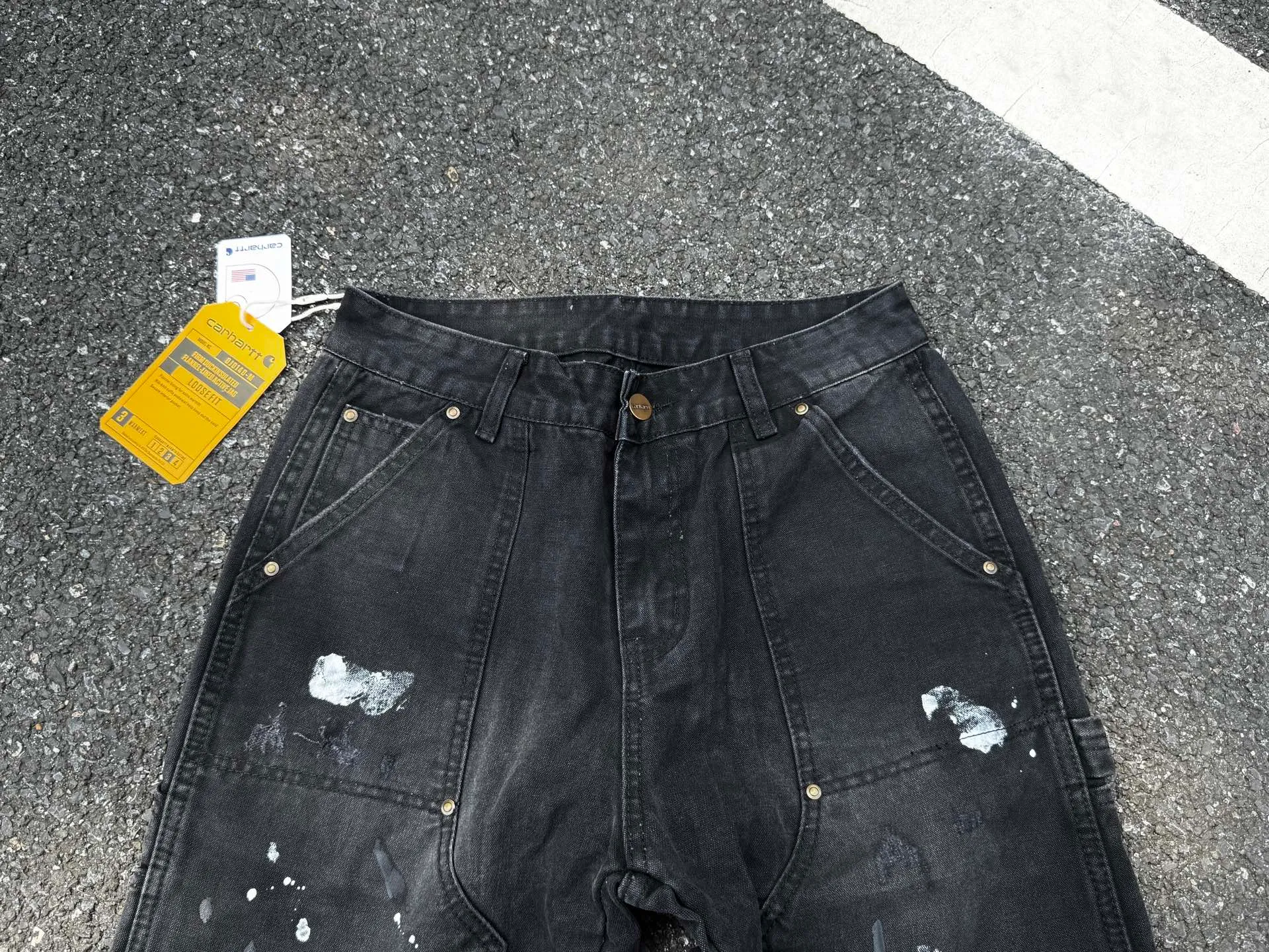 🅿️270 KH1 top vtg Carhartt WIP Carhartt vintage splashed ink holes distressed retro lumberjack Japanese work style jeans Accessories: Customized original logo buckle, including the inner top bracket is also compared to the original with logo hole nails, YKK zipper fly, smooth and easy to pull! Many locations are reinforced with tacks, and the workmanship is solid!  Fabric: The table is made of original authentic custom-made imported fabrics, and the overall tailoring adopts three-dimensional structure tailoring! Ergonomically designed, more flexible when wearing! The cut is streamlined and streamlined, allowing you to move flexibly with your body! Integrates functionality, beauty and durability! Suitable for business, travel, leisure and many other occasions! Straight version Color: splash black Code number: 28 30 32 34 36