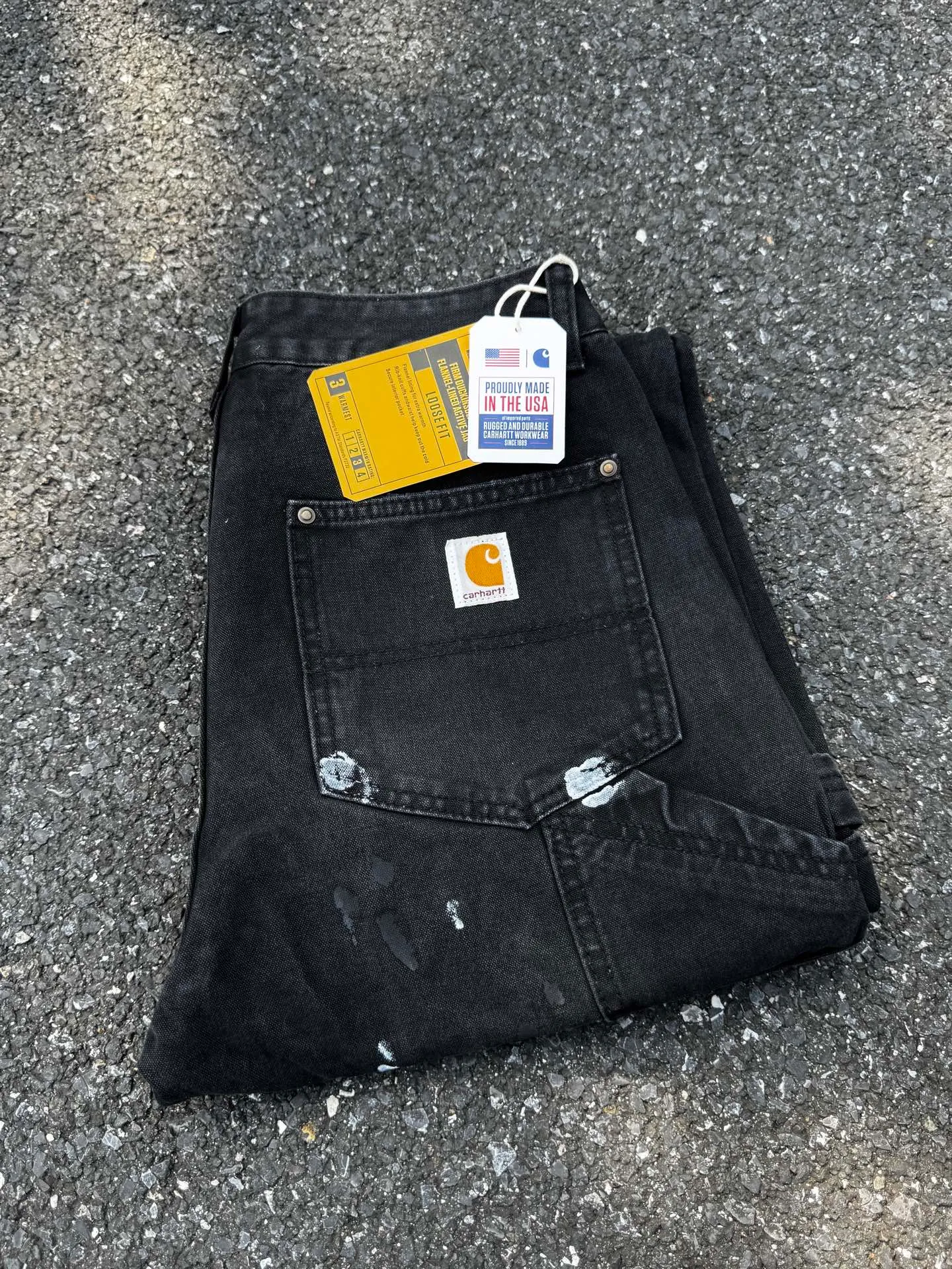 🅿️270 KH1 top vtg Carhartt WIP Carhartt vintage splashed ink holes distressed retro lumberjack Japanese work style jeans Accessories: Customized original logo buckle, including the inner top bracket is also compared to the original with logo hole nails, YKK zipper fly, smooth and easy to pull! Many locations are reinforced with tacks, and the workmanship is solid!  Fabric: The table is made of original authentic custom-made imported fabrics, and the overall tailoring adopts three-dimensional structure tailoring! Ergonomically designed, more flexible when wearing! The cut is streamlined and streamlined, allowing you to move flexibly with your body! Integrates functionality, beauty and durability! Suitable for business, travel, leisure and many other occasions! Straight version Color: splash black Code number: 28 30 32 34 36
