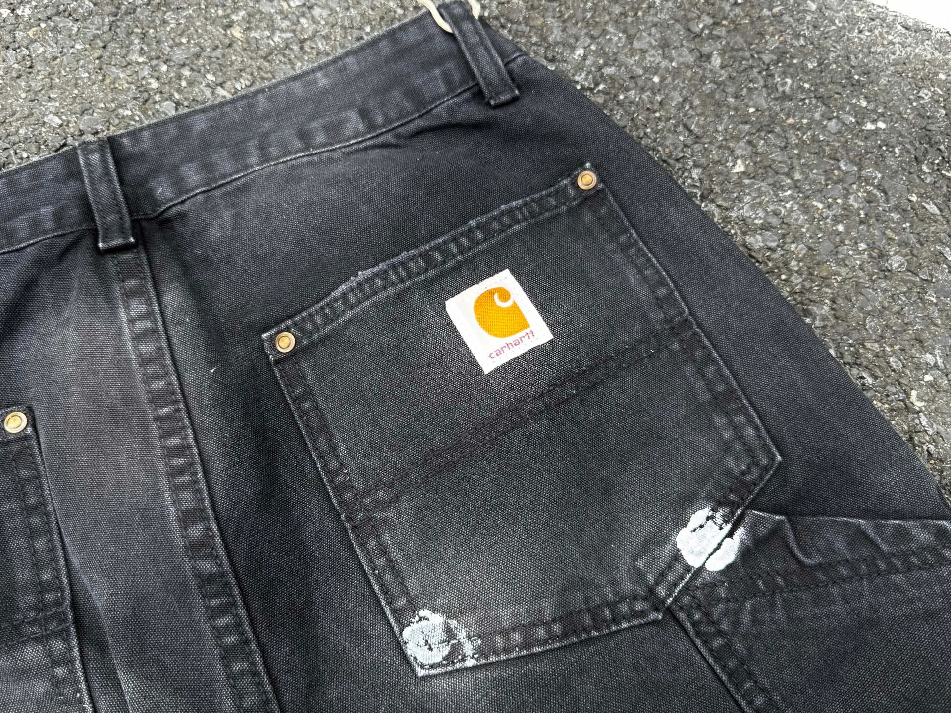 🅿️270 KH1 top vtg Carhartt WIP Carhartt vintage splashed ink holes distressed retro lumberjack Japanese work style jeans Accessories: Customized original logo buckle, including the inner top bracket is also compared to the original with logo hole nails, YKK zipper fly, smooth and easy to pull! Many locations are reinforced with tacks, and the workmanship is solid!  Fabric: The table is made of original authentic custom-made imported fabrics, and the overall tailoring adopts three-dimensional structure tailoring! Ergonomically designed, more flexible when wearing! The cut is streamlined and streamlined, allowing you to move flexibly with your body! Integrates functionality, beauty and durability! Suitable for business, travel, leisure and many other occasions! Straight version Color: splash black Code number: 28 30 32 34 36
