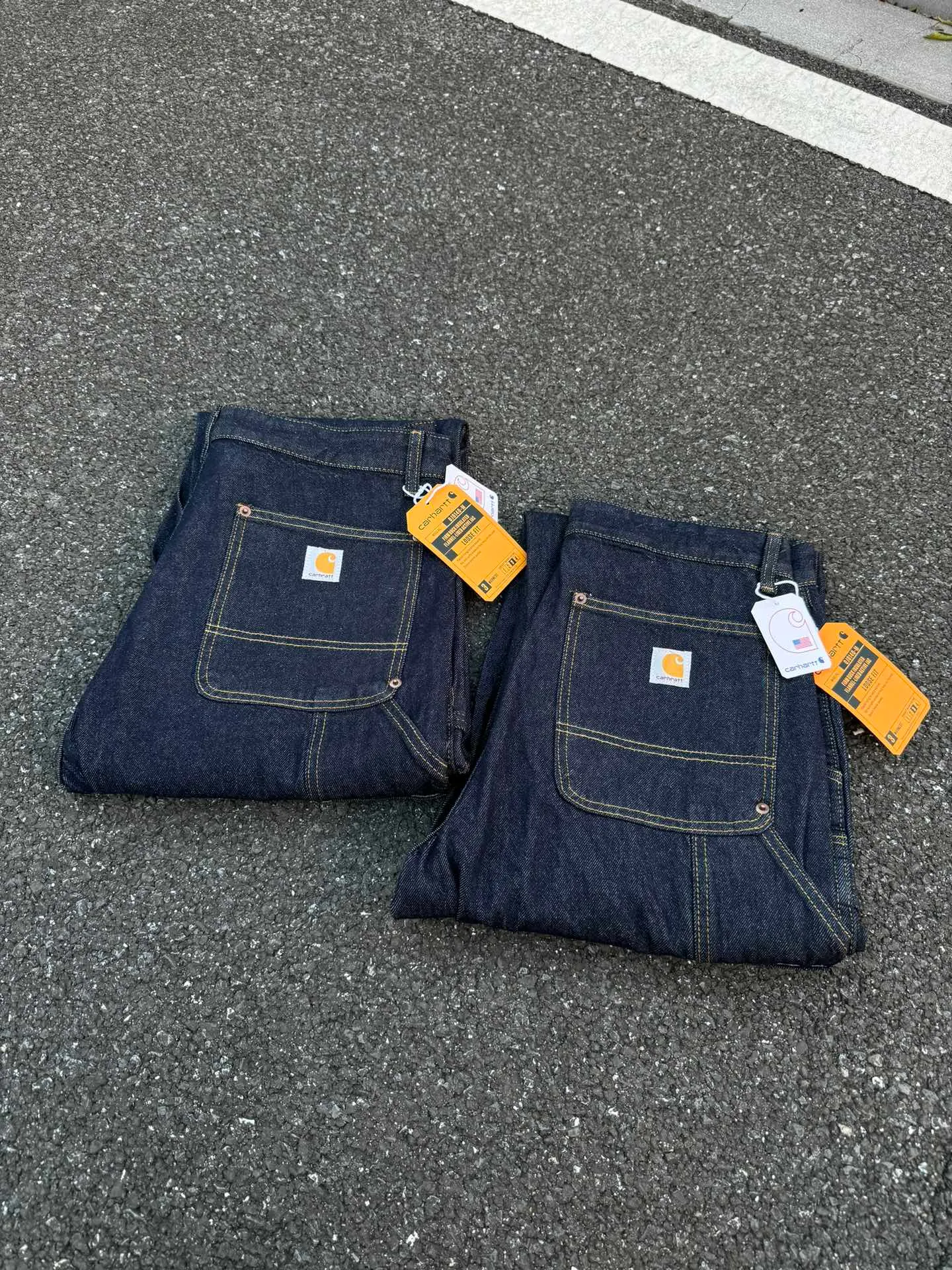 🅿️250 K011 Carhartt WIP Japanese style work style jeans with customized original logo buckle, YKK zipper fly, smooth and easy to pull! Many locations are reinforced with tacks, and the workmanship is solid! The overall tailoring adopts three-dimensional structure tailoring! Ergonomically designed, more flexible when wearing! The cut is streamlined and streamlined, allowing you to move flexibly with your body! Integrates functionality, beauty and durability! Suitable for business, travel, leisure and many other occasions! Straight fit Color: Dark Blue Size: S-XXL