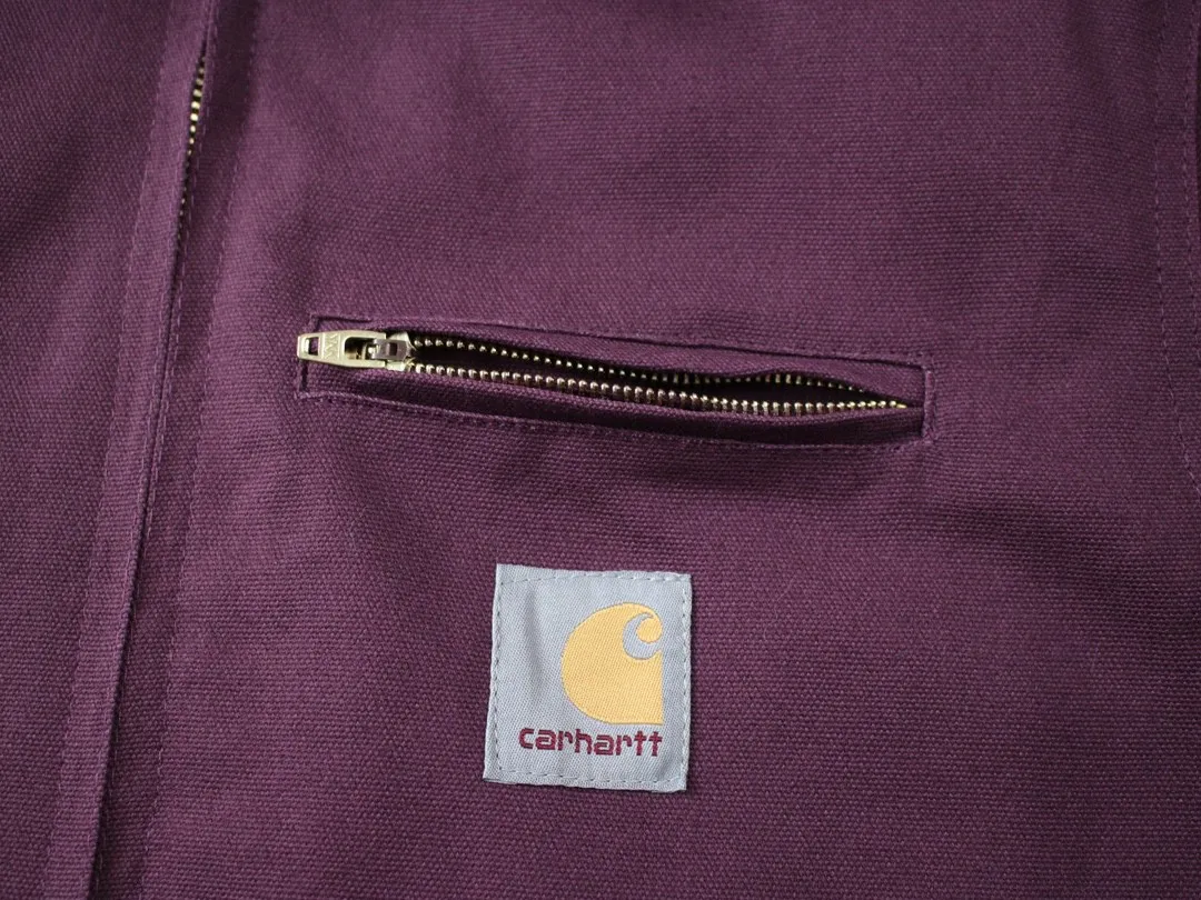 🅿️330 New: Style number: B123 Carhartt Wip Carhartt classic Detroit zipper jacket couple casual work jacket 1️⃣The fabric is made of new environmentally friendly twill fabric. The light wash feels and the color will look better with time. It is a very high-quality fabric!  2️⃣The workmanship details are perfectly controlled, the classic logo is embroidered on the chest, the corduroy lapel highlights the unique style, the customized gold zipper, and the gold buttons all have logos that become more unique as they wear out with use! 3️⃣ Suitable for daily wear and can be worn in various styles. It is a very versatile jacket for men and women! Color: black, yellow, purple Size: S, M, L, XL