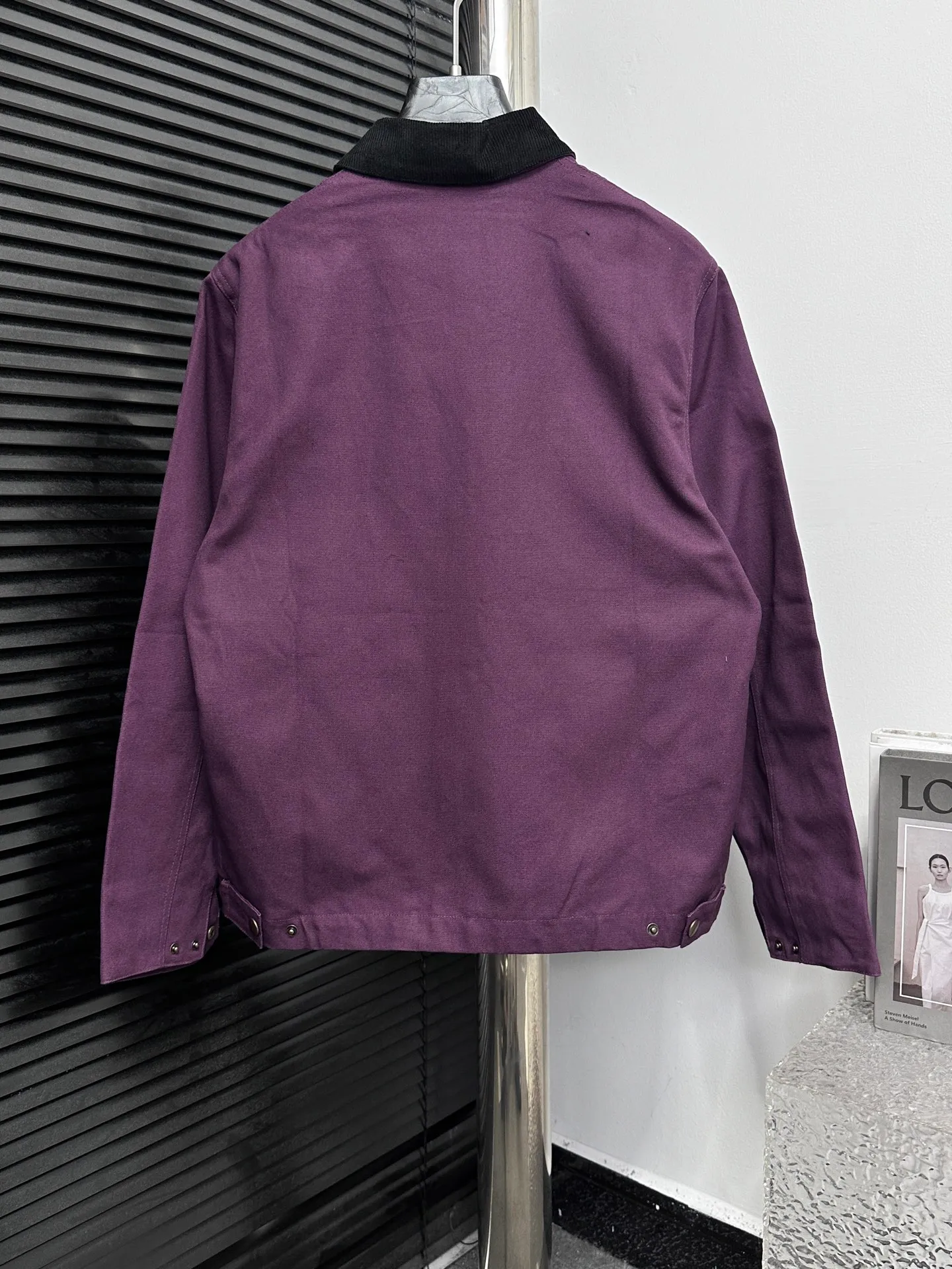 🅿️340 [Carhartt Wip] Carhartt Detroit zipper casual workwear for couples. The fabric is made of new environmentally friendly twill fabric. The light wash feels and the color will look better with time. It is a very high-quality fabric!  The workmanship details are perfectly controlled, the classic logo is embroidered on the chest, the corduroy lapel highlights the unique style, the custom gold zipper, and the gold buttons all have the logo and become more unique as they wear out with use! Suitable for daily wear, suitable for all styles, same style for men and women. Sizes: S-XL