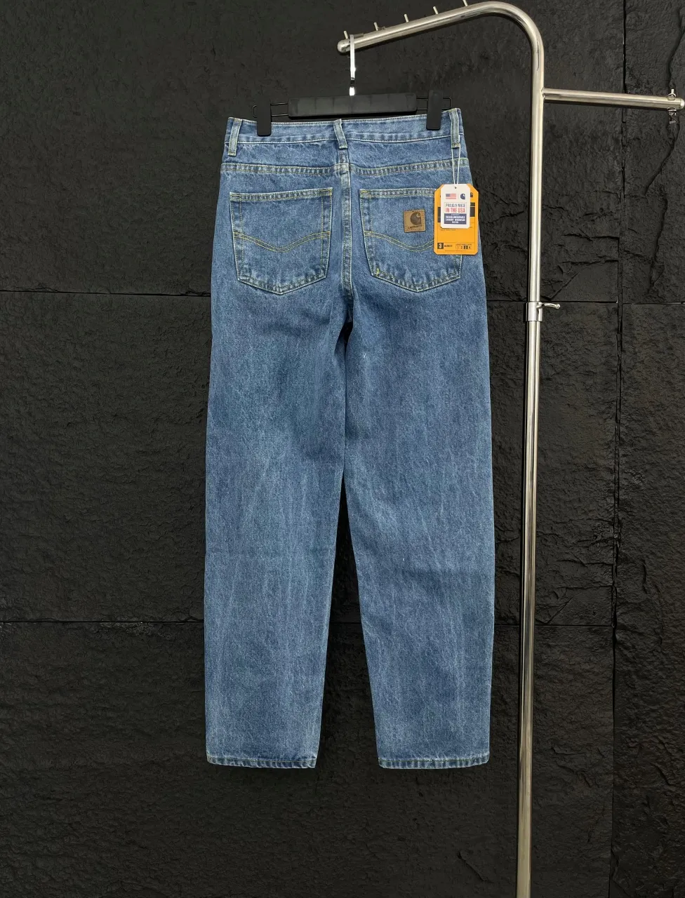 🅿️260 Grab Carhartt WIP original quality model number: HT011 ✨New! Carhartt WIP style American retro loose heavyweight washed micro-taper work jeans, a fashionable must-have!  Original customized logo buckle, full of texture; paired with YKK zipper placket, opening and closing is smooth and super silky. It is reinforced with multiple knots, fine and solid workmanship, and is durable and resistant to wear and tear.  Three-dimensional structure tailoring strictly follows ergonomics, allowing you to move freely without any sense of restraint. The streamlined design flexibly fits the body shape, showing ease in every move.  Function, appearance, and durability are perfectly integrated. Whether it is business commuting, casual strolling, or travel and vacation, these pants can be easily adapted. The straight and slightly tapered version is perfect for flattering your legs and is accommodating to all body types.  🔷Color: Refreshing washed blue, full of retro atmosphere 📏Size: 28-36 sizes (corresponding to S-XXL),