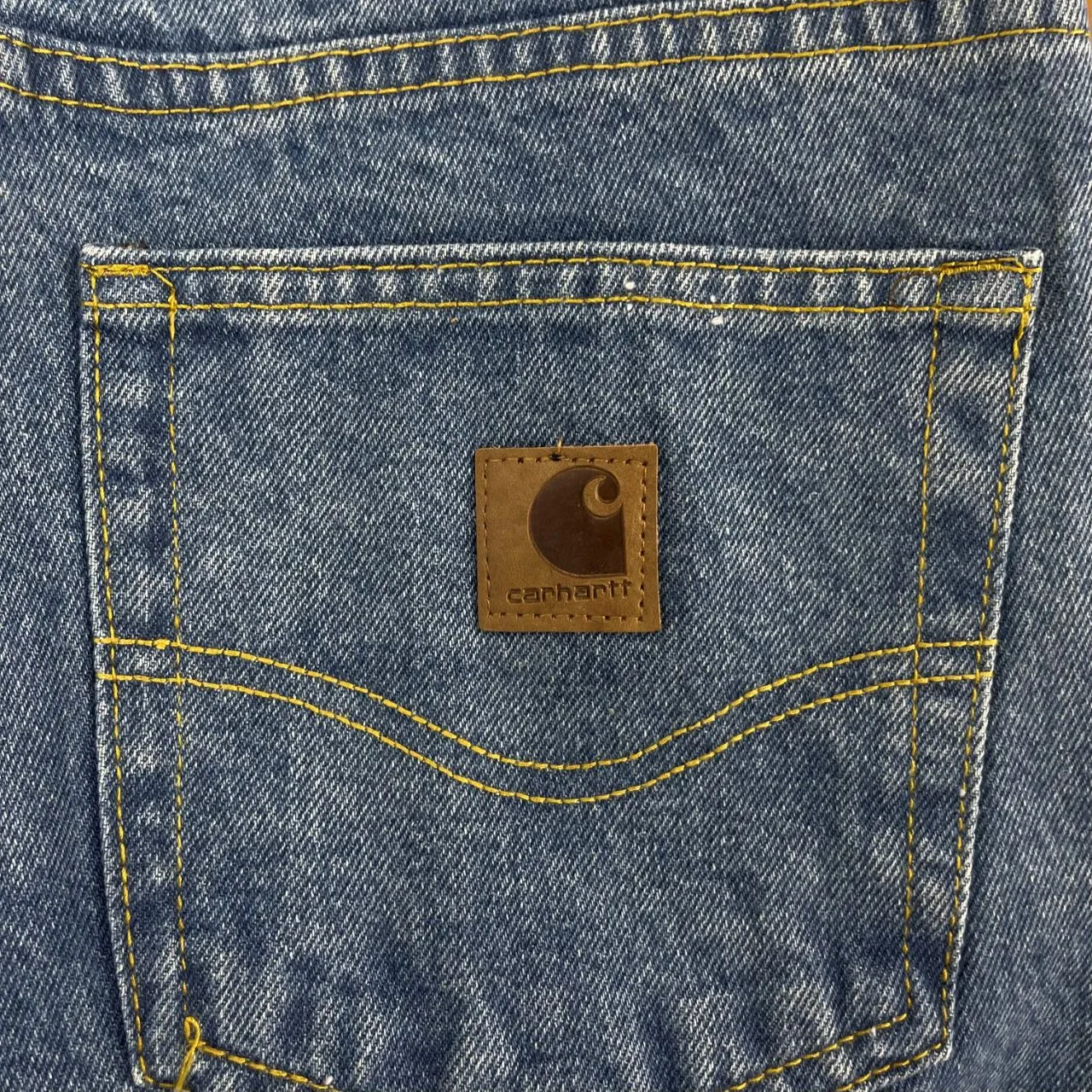 🅿️260 Grab Carhartt WIP original quality model number: HT011 ✨New! Carhartt WIP style American retro loose heavyweight washed micro-taper work jeans, a fashionable must-have!  Original customized logo buckle, full of texture; paired with YKK zipper placket, opening and closing is smooth and super silky. It is reinforced with multiple knots, fine and solid workmanship, and is durable and resistant to wear and tear.  Three-dimensional structure tailoring strictly follows ergonomics, allowing you to move freely without any sense of restraint. The streamlined design flexibly fits the body shape, showing ease in every move.  Function, appearance, and durability are perfectly integrated. Whether it is business commuting, casual strolling, or travel and vacation, these pants can be easily adapted. The straight and slightly tapered version is perfect for flattering your legs and is accommodating to all body types.  🔷Color: Refreshing washed blue, full of retro atmosphere 📏Size: 28-36 sizes (corresponding to S-XXL),