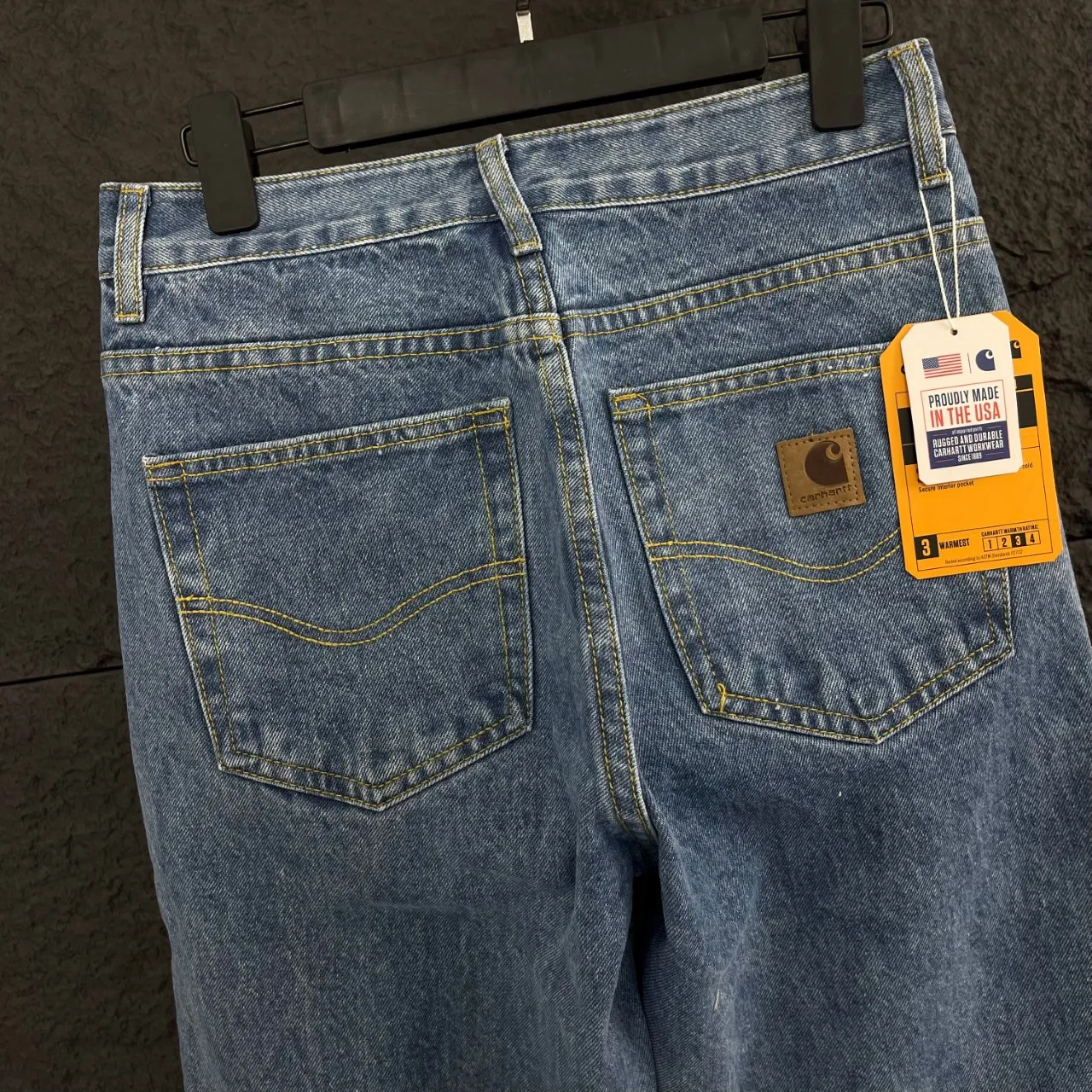 🅿️260 Grab Carhartt WIP original quality model number: HT011 ✨New! Carhartt WIP style American retro loose heavyweight washed micro-taper work jeans, a fashionable must-have!  Original customized logo buckle, full of texture; paired with YKK zipper placket, opening and closing is smooth and super silky. It is reinforced with multiple knots, fine and solid workmanship, and is durable and resistant to wear and tear.  Three-dimensional structure tailoring strictly follows ergonomics, allowing you to move freely without any sense of restraint. The streamlined design flexibly fits the body shape, showing ease in every move.  Function, appearance, and durability are perfectly integrated. Whether it is business commuting, casual strolling, or travel and vacation, these pants can be easily adapted. The straight and slightly tapered version is perfect for flattering your legs and is accommodating to all body types.  🔷Color: Refreshing washed blue, full of retro atmosphere 📏Size: 28-36 sizes (corresponding to S-XXL),