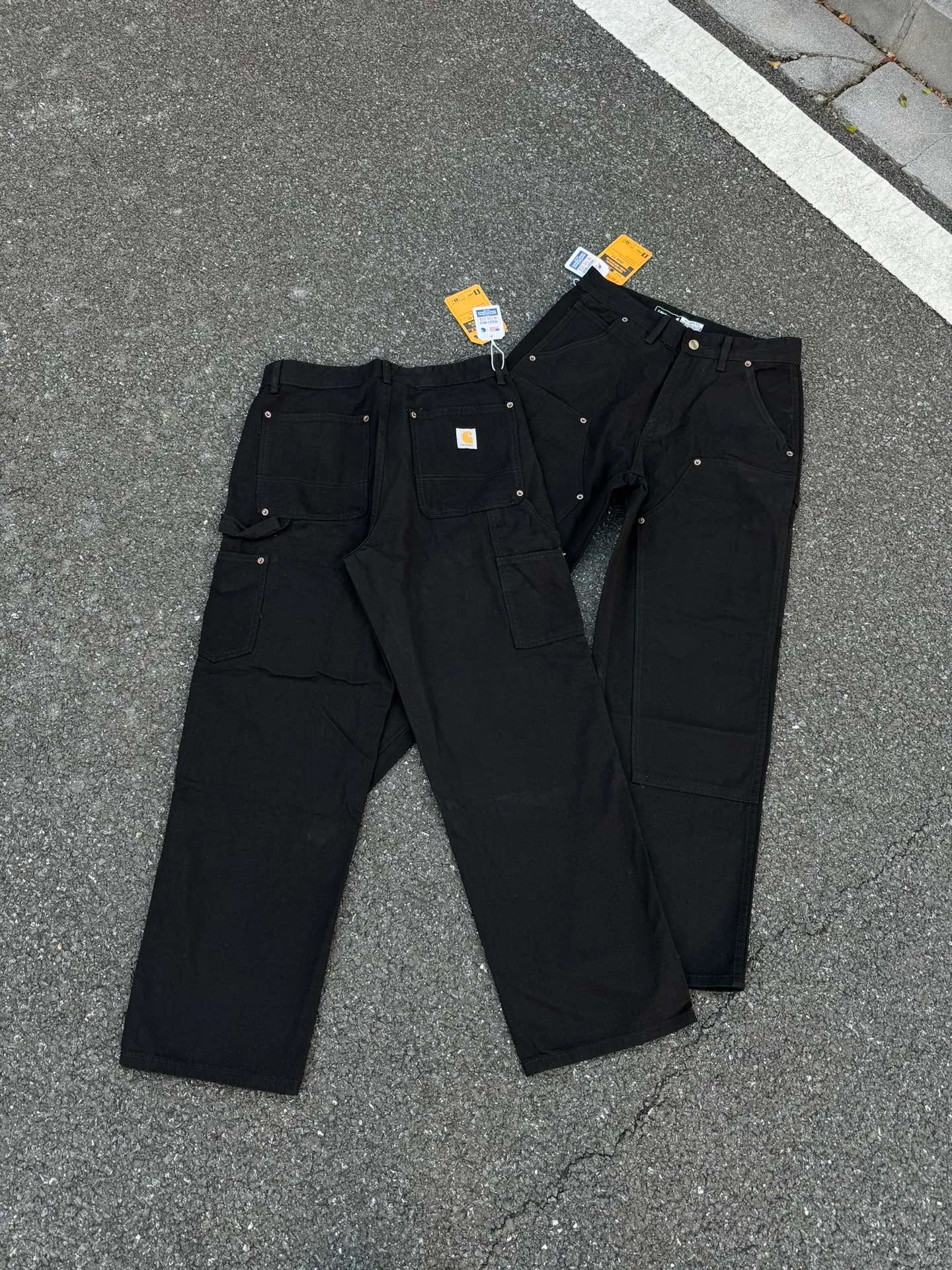 🅿️250 K022 Carhartt WIP Japanese style work style jeans with customized original logo buckle, YKK zipper fly, smooth and easy to pull! Many locations are reinforced with tacks, and the workmanship is solid! The overall tailoring adopts three-dimensional structure tailoring! Ergonomically designed, more flexible when wearing! The cut is streamlined and streamlined, allowing you to move flexibly with your body! Integrates functionality, beauty and durability! Suitable for business, travel, leisure and many other occasions! Straight fit Color: Black Size: S-XXL