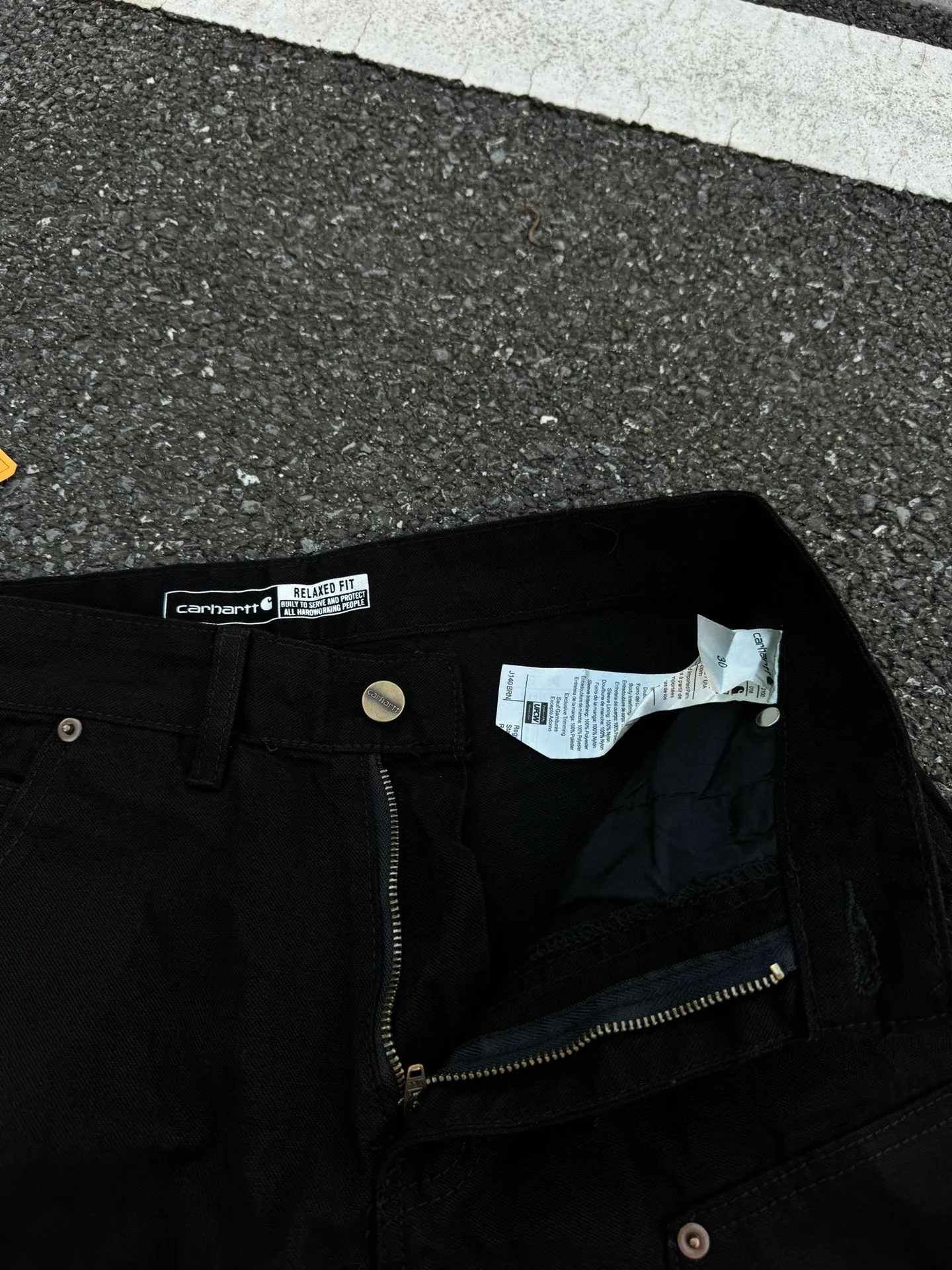 🅿️250 K022 Carhartt WIP Japanese style work style jeans with customized original logo buckle, YKK zipper fly, smooth and easy to pull! Many locations are reinforced with tacks, and the workmanship is solid! The overall tailoring adopts three-dimensional structure tailoring! Ergonomically designed, more flexible when wearing! The cut is streamlined and streamlined, allowing you to move flexibly with your body! Integrates functionality, beauty and durability! Suitable for business, travel, leisure and many other occasions! Straight fit Color: Black Size: S-XXL