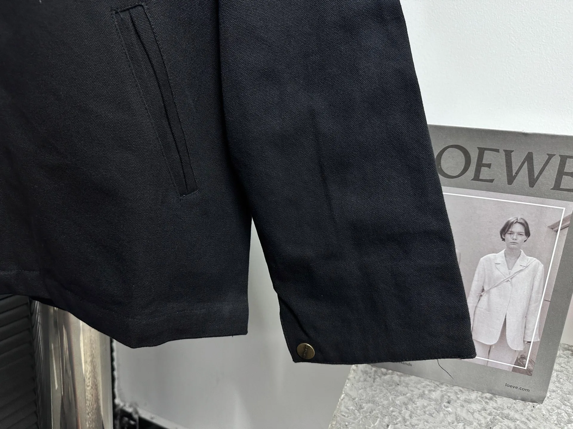 🅿️352 [Carhartt Wip] Carhartt Detroit zipper casual workwear for couples. The fabric is made of new environmentally friendly twill fabric. The light wash feels and the color will look better with time. It is a very high-quality fabric!  The workmanship details are perfectly controlled, the classic logo is embroidered on the chest, the corduroy lapel highlights the unique style, the custom gold zipper, and the gold buttons all have the logo and become more unique as they wear out with use! Suitable for daily wear, suitable for all styles, same style for men and women. Sizes: S-XL
