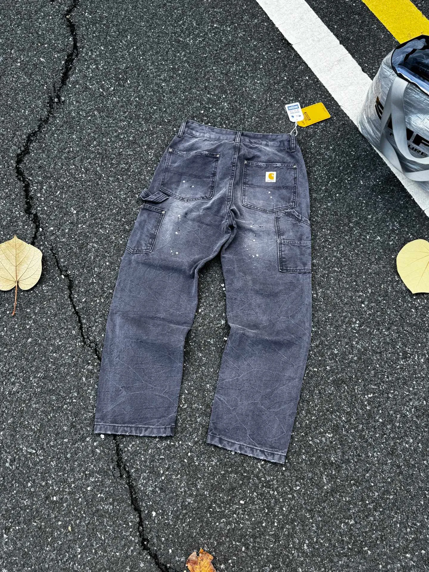 🅿️270 KH2 top vtg Carhartt WIP Carhartt vintage splashed ink holes distressed retro lumberjack Japanese work style jeans Accessories: Customized original logo buckle, including the internal top bracket, which is also compared to the original one with logo hole nails, YKK zipper fly, smooth and easy to pull! Many locations are reinforced with tacks, and the workmanship is solid!  Fabric: The table is made of original authentic custom-made imported fabrics, and the overall tailoring adopts three-dimensional structure tailoring! Ergonomically designed, more flexible when wearing! The cut is streamlined and streamlined, allowing you to move flexibly with your body! Integrates functionality, beauty and durability! Suitable for business, travel, leisure and many other occasions! Straight version Color: Splash gray purple Code number: 28 30 32 34 36