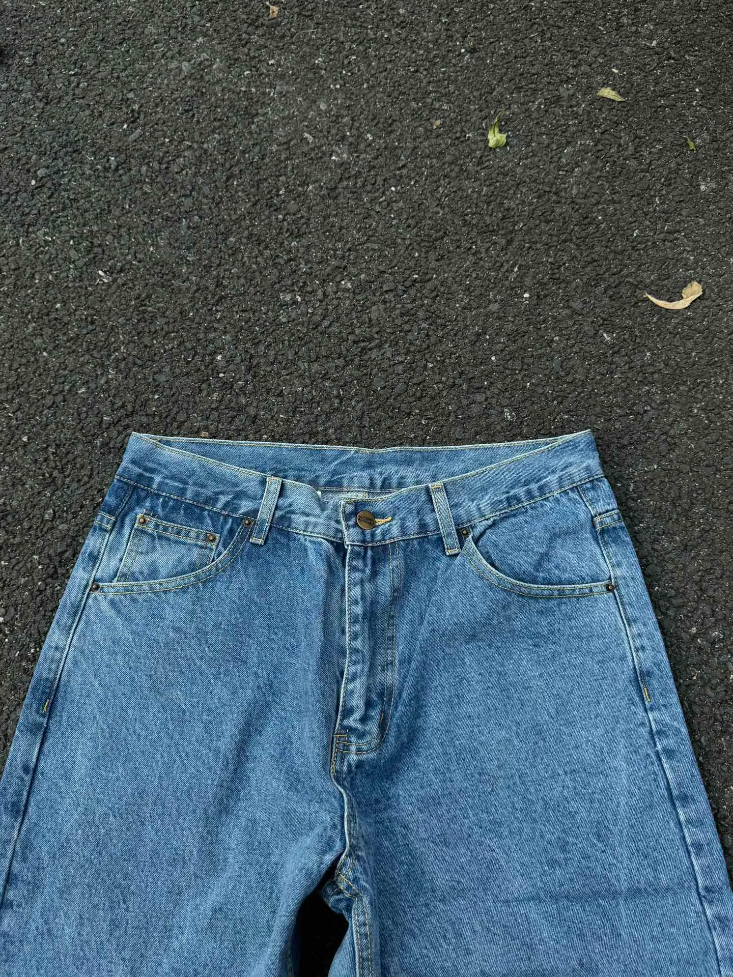 🅿️230 444 Carhartt WIP American B17 loose heavyweight denim washed micro-taper work jeans, customized original logo buckle, YKK zipper fly, smooth and easy to pull! Many locations are reinforced with tacks, and the workmanship is solid! The overall tailoring adopts three-dimensional structure tailoring! Ergonomically designed, more flexible when wearing! The cut is streamlined and streamlined, allowing you to move flexibly with your body! Integrates functionality, beauty and durability! Suitable for business, travel, leisure and many other occasions! Straight fit Color: Blue Size: S-XXL