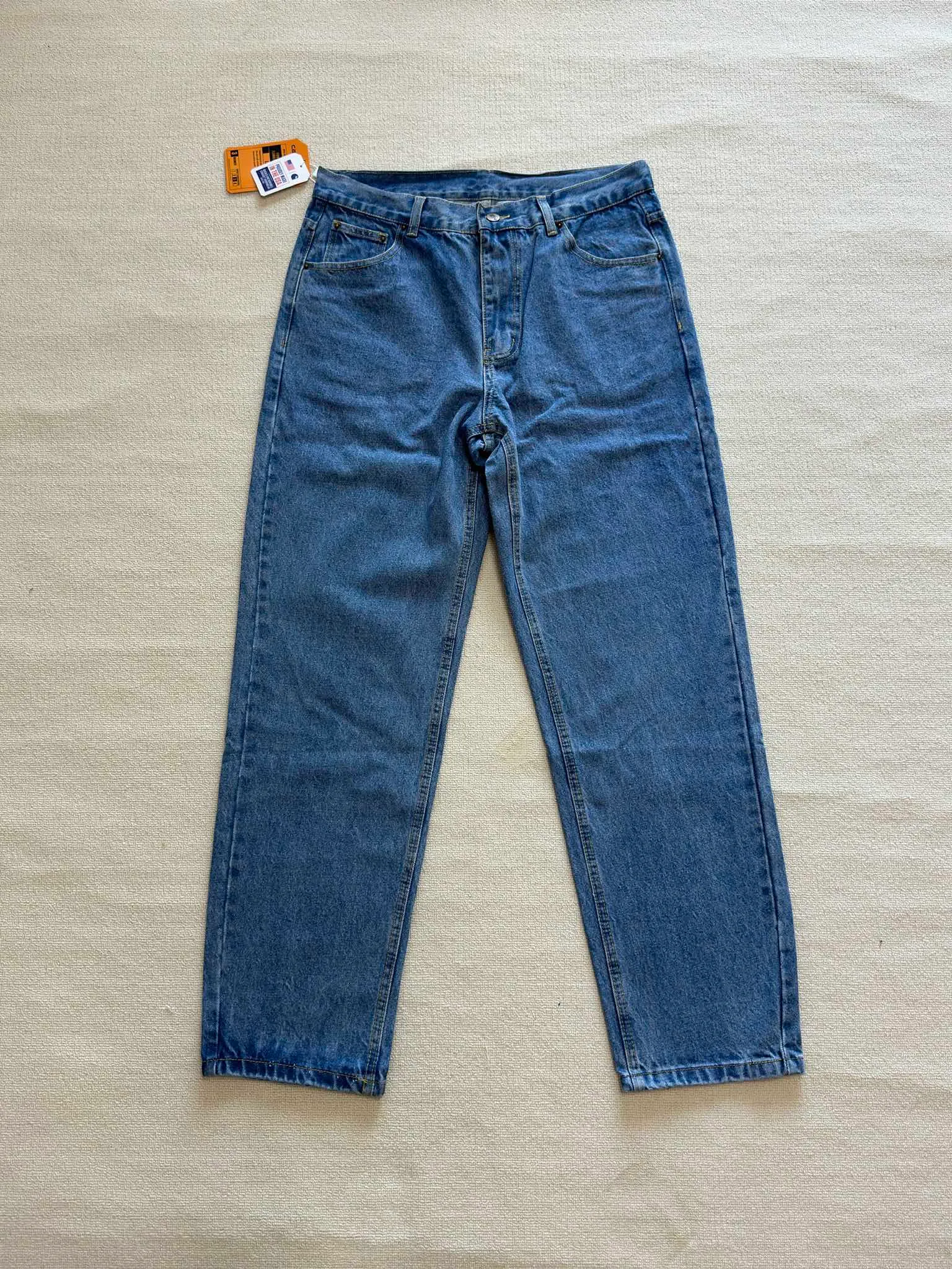 🅿️230 444 Carhartt WIP American B17 loose heavyweight denim washed micro-taper work jeans, customized original logo buckle, YKK zipper fly, smooth and easy to pull! Many locations are reinforced with tacks, and the workmanship is solid! The overall tailoring adopts three-dimensional structure tailoring! Ergonomically designed, more flexible when wearing! The cut is streamlined and streamlined, allowing you to move flexibly with your body! Integrates functionality, beauty and durability! Suitable for business, travel, leisure and many other occasions! Straight fit Color: Blue Size: S-XXL
