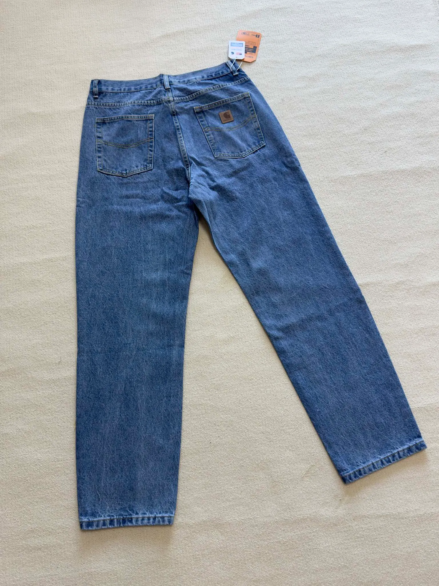 🅿️230 444 Carhartt WIP American B17 loose heavyweight denim washed micro-taper work jeans, customized original logo buckle, YKK zipper fly, smooth and easy to pull! Many locations are reinforced with tacks, and the workmanship is solid! The overall tailoring adopts three-dimensional structure tailoring! Ergonomically designed, more flexible when wearing! The cut is streamlined and streamlined, allowing you to move flexibly with your body! Integrates functionality, beauty and durability! Suitable for business, travel, leisure and many other occasions! Straight fit Color: Blue Size: S-XXL