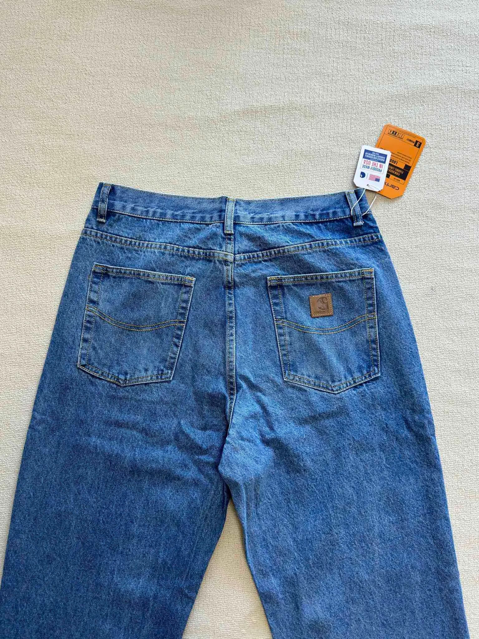 🅿️230 444 Carhartt WIP American B17 loose heavyweight denim washed micro-taper work jeans, customized original logo buckle, YKK zipper fly, smooth and easy to pull! Many locations are reinforced with tacks, and the workmanship is solid! The overall tailoring adopts three-dimensional structure tailoring! Ergonomically designed, more flexible when wearing! The cut is streamlined and streamlined, allowing you to move flexibly with your body! Integrates functionality, beauty and durability! Suitable for business, travel, leisure and many other occasions! Straight fit Color: Blue Size: S-XXL