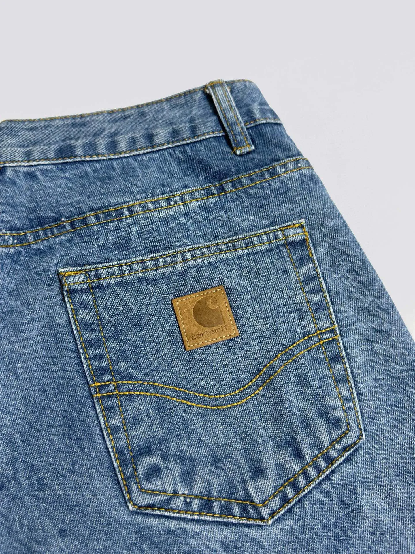 🅿️230 444 Carhartt WIP American B17 loose heavyweight denim washed micro-taper work jeans, customized original logo buckle, YKK zipper fly, smooth and easy to pull! Many locations are reinforced with tacks, and the workmanship is solid! The overall tailoring adopts three-dimensional structure tailoring! Ergonomically designed, more flexible when wearing! The cut is streamlined and streamlined, allowing you to move flexibly with your body! Integrates functionality, beauty and durability! Suitable for business, travel, leisure and many other occasions! Straight fit Color: Blue Size: S-XXL