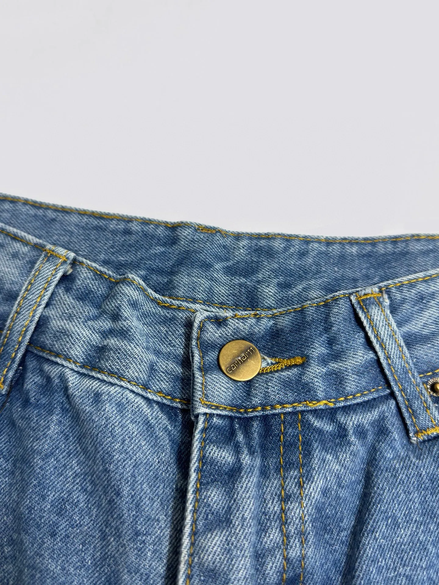 🅿️230 444 Carhartt WIP American B17 loose heavyweight denim washed micro-taper work jeans, customized original logo buckle, YKK zipper fly, smooth and easy to pull! Many locations are reinforced with tacks, and the workmanship is solid! The overall tailoring adopts three-dimensional structure tailoring! Ergonomically designed, more flexible when wearing! The cut is streamlined and streamlined, allowing you to move flexibly with your body! Integrates functionality, beauty and durability! Suitable for business, travel, leisure and many other occasions! Straight fit Color: Blue Size: S-XXL