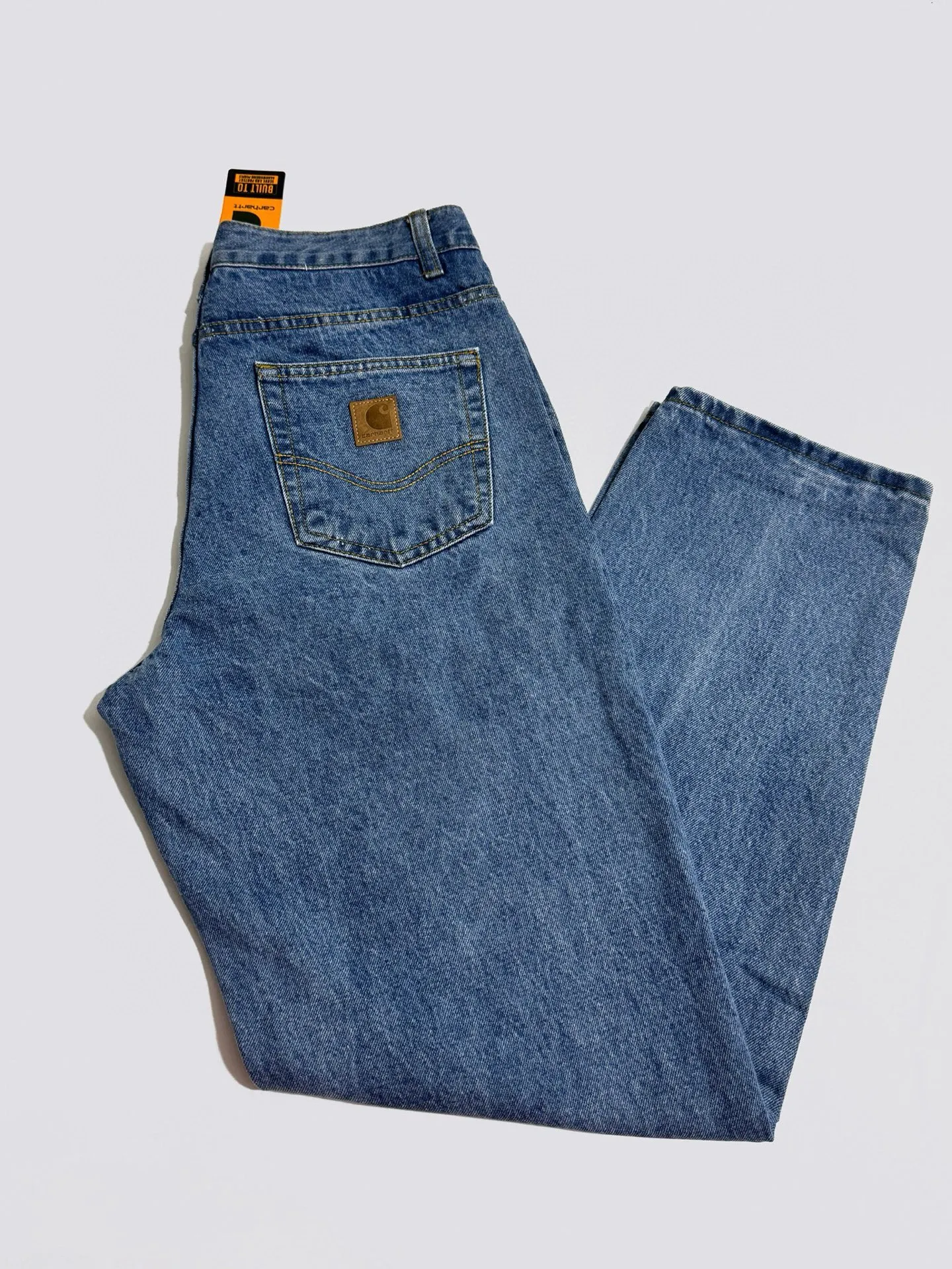 🅿️230 444 Carhartt WIP American B17 loose heavyweight denim washed micro-taper work jeans, customized original logo buckle, YKK zipper fly, smooth and easy to pull! Many locations are reinforced with tacks, and the workmanship is solid! The overall tailoring adopts three-dimensional structure tailoring! Ergonomically designed, more flexible when wearing! The cut is streamlined and streamlined, allowing you to move flexibly with your body! Integrates functionality, beauty and durability! Suitable for business, travel, leisure and many other occasions! Straight fit Color: Blue Size: S-XXL