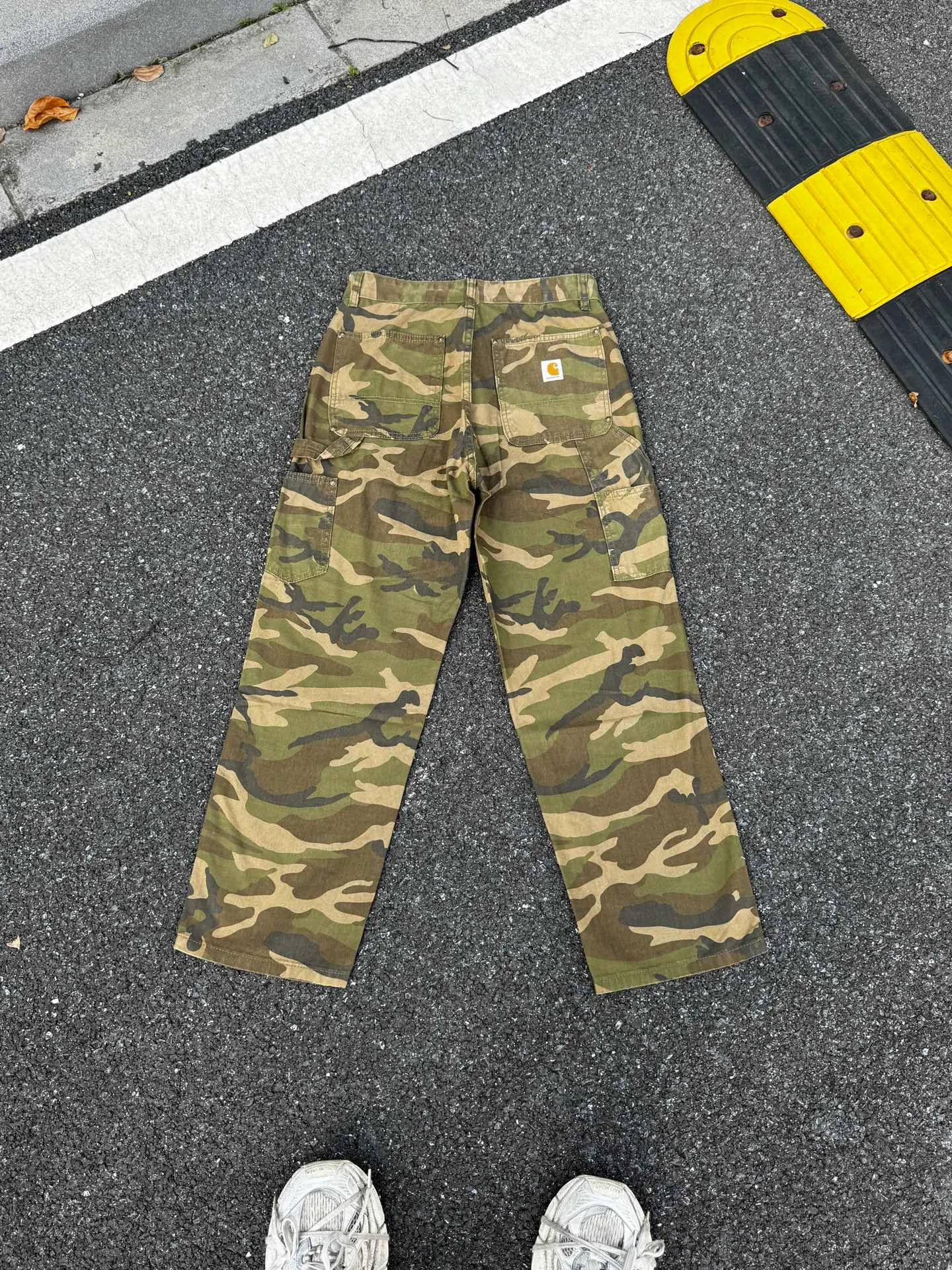 🅿️260 K012 Carhartt WIP camouflage Kaha lumberjack Japanese style work style jeans, customized original logo buckle, YKK zipper fly, smooth and easy to pull! Many locations are reinforced with tacks, and the workmanship is solid! The overall tailoring adopts three-dimensional structure tailoring! Ergonomically designed, more flexible when wearing! The cut is streamlined and streamlined, allowing you to move flexibly with your body! Integrates functionality, beauty and durability! Suitable for business, travel, leisure and many other occasions! Straight version Color: Camouflage Code number: 28 30 32 34 36