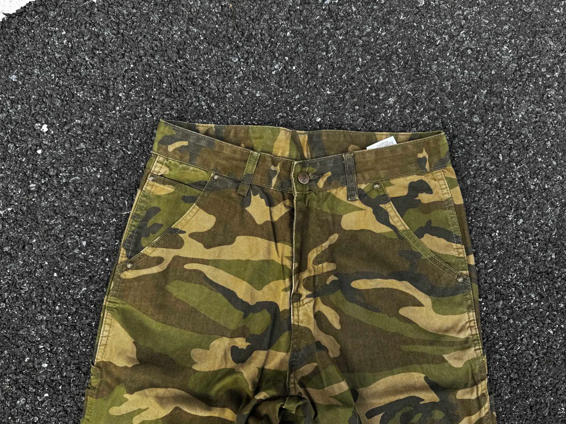 🅿️260 K012 Carhartt WIP camouflage Kaha lumberjack Japanese style work style jeans, customized original logo buckle, YKK zipper fly, smooth and easy to pull! Many locations are reinforced with tacks, and the workmanship is solid! The overall tailoring adopts three-dimensional structure tailoring! Ergonomically designed, more flexible when wearing! The cut is streamlined and streamlined, allowing you to move flexibly with your body! Integrates functionality, beauty and durability! Suitable for business, travel, leisure and many other occasions! Straight version Color: Camouflage Code number: 28 30 32 34 36