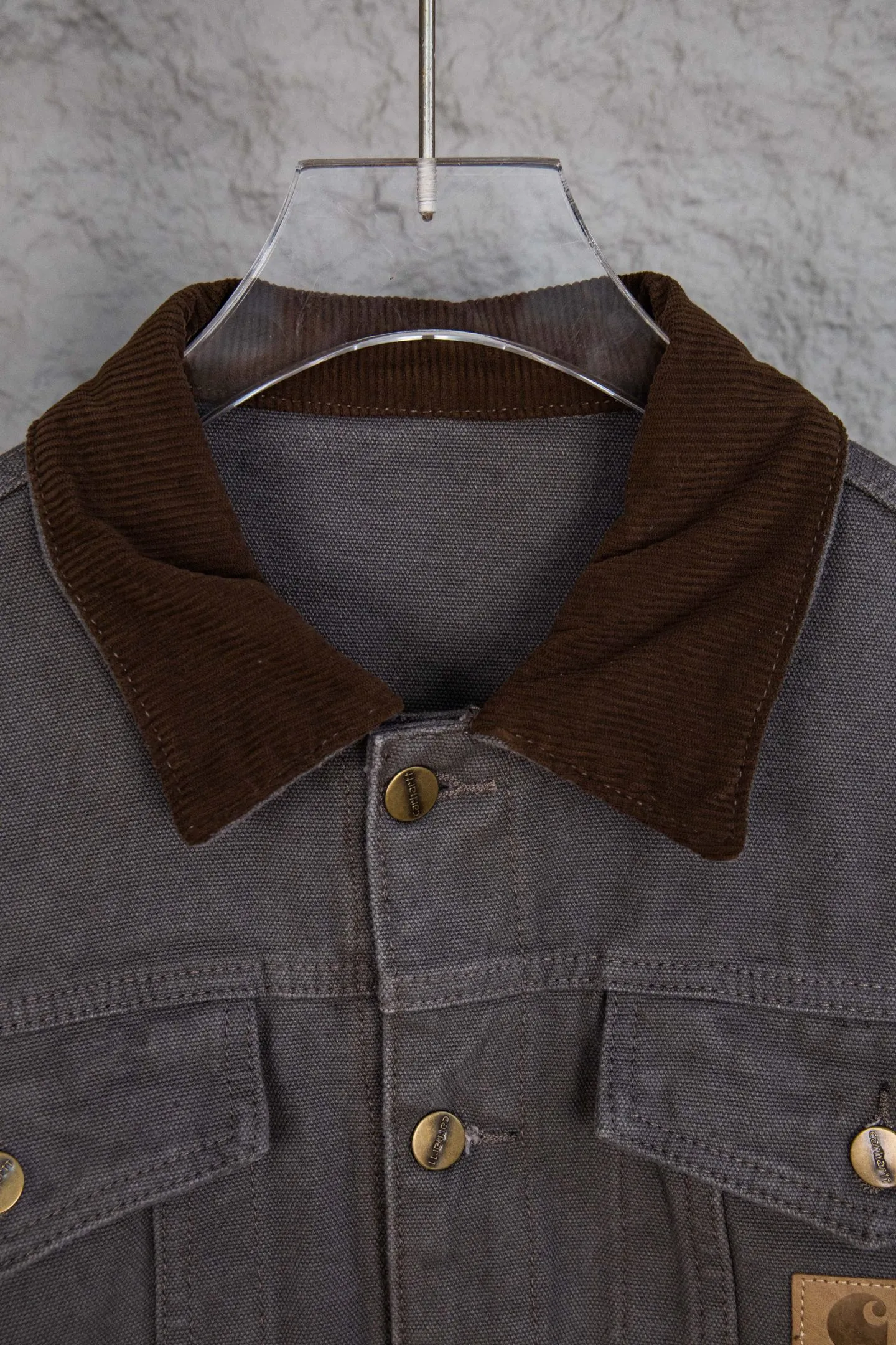 🅿️330 Style number: M223 Autonomous CARHARTT retro distressed heavy-duty washed Carhartt Vintage 90S-J10 Detroit trucker jacket three-color heavy-duty jacket without original label (replacement series) The fabric is made of 400 grams of high-quality pure cotton canvas. The weight of the clothes is 1.5Kg - the body effect is invincible - platform private. The overall color has been washed and aged to the best, and the various small details of damage are very good! Very rare inner felt, warm and comfortable, very handsome, real Boxy short and wide version! Color: Black Gray Size: S-XL