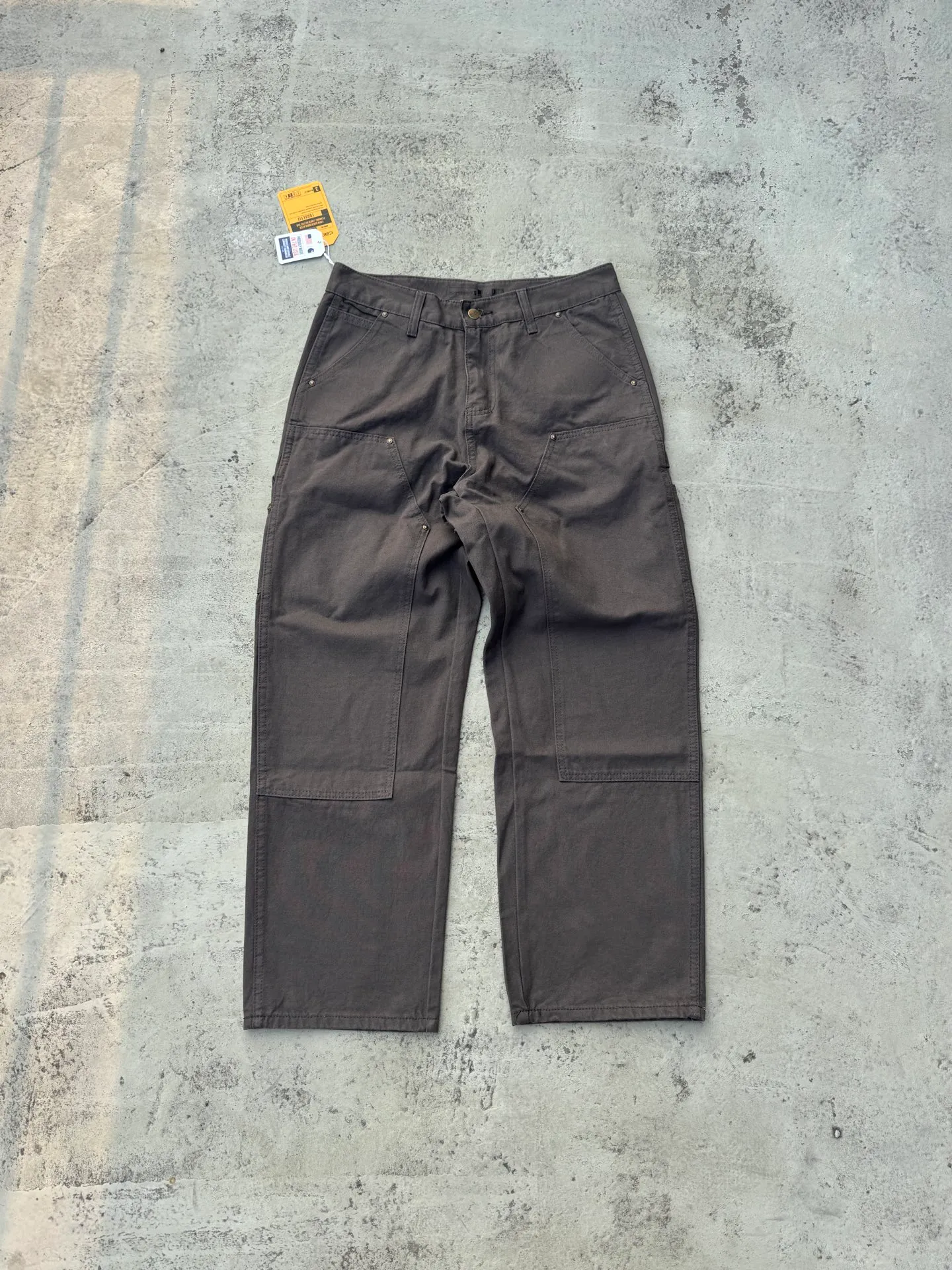 🅿️250 K021 Carhartt WIP Japanese style work style jeans with customized original logo buckle, YKK zipper fly, smooth and easy to pull! Many locations are reinforced with tacks, and the workmanship is solid! The overall tailoring adopts three-dimensional structure tailoring! Ergonomically designed, more flexible when wearing! The cut is streamlined and streamlined, allowing you to move flexibly with your body! Integrates functionality, beauty and durability! Suitable for business, travel, leisure and many other occasions! Straight version Color: Dark Gray Size: S-XXL (28 30 32 34 36)