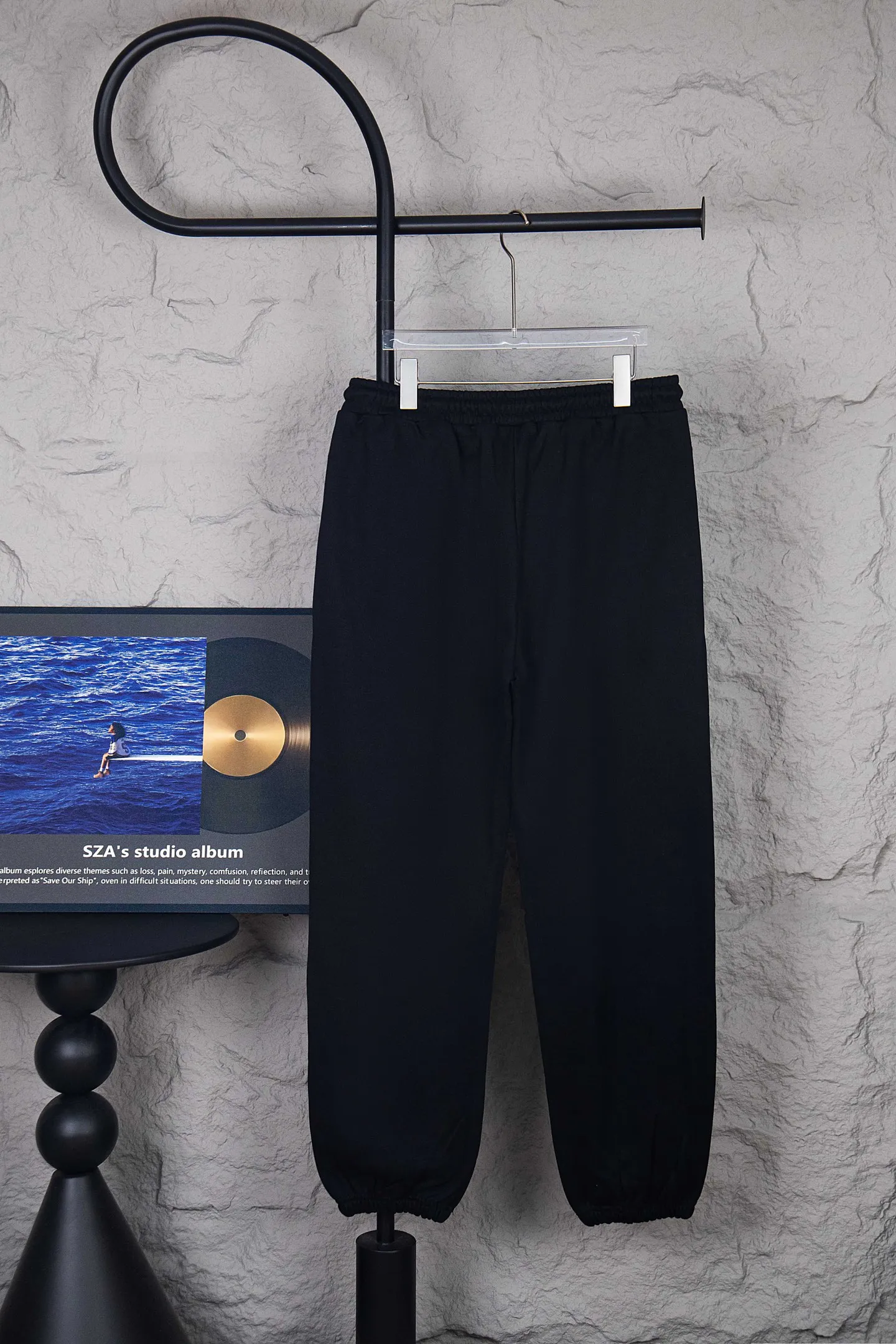 🅿️190 Style number: M259 Celine/Celine 21ss classic letter embroidered casual sports sweatpants, classic iconic LOGO! No need for too much polish! Simple design, universal style! 380g pure cotton terry cloth! The thickness is moderate and suitable for spring, summer and autumn! Double side pockets and elasticated waistband with drawstring! Loose fit Size: S-XL