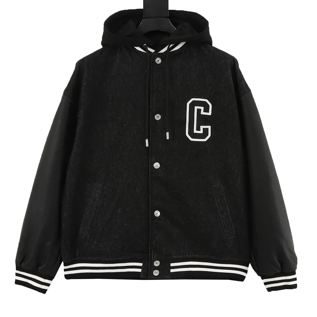 🅿️570 CELINE/CELINE's new hooded cotton jacket with embroidered letters. Custom-made high-quality brand-specific fabrics are developed and produced using original custom-dyed technical fabrics to create a glossy surface. The texture is very delicate and high-end. Large embroidered letters on the chest and back are highly iconic. Imported embroidery machines are used to produce a three-dimensional look and the interior is filled with high-quality velvet. Very warm, comfortable and not bloated. Complete with three-label hangtags. Size: XS-L