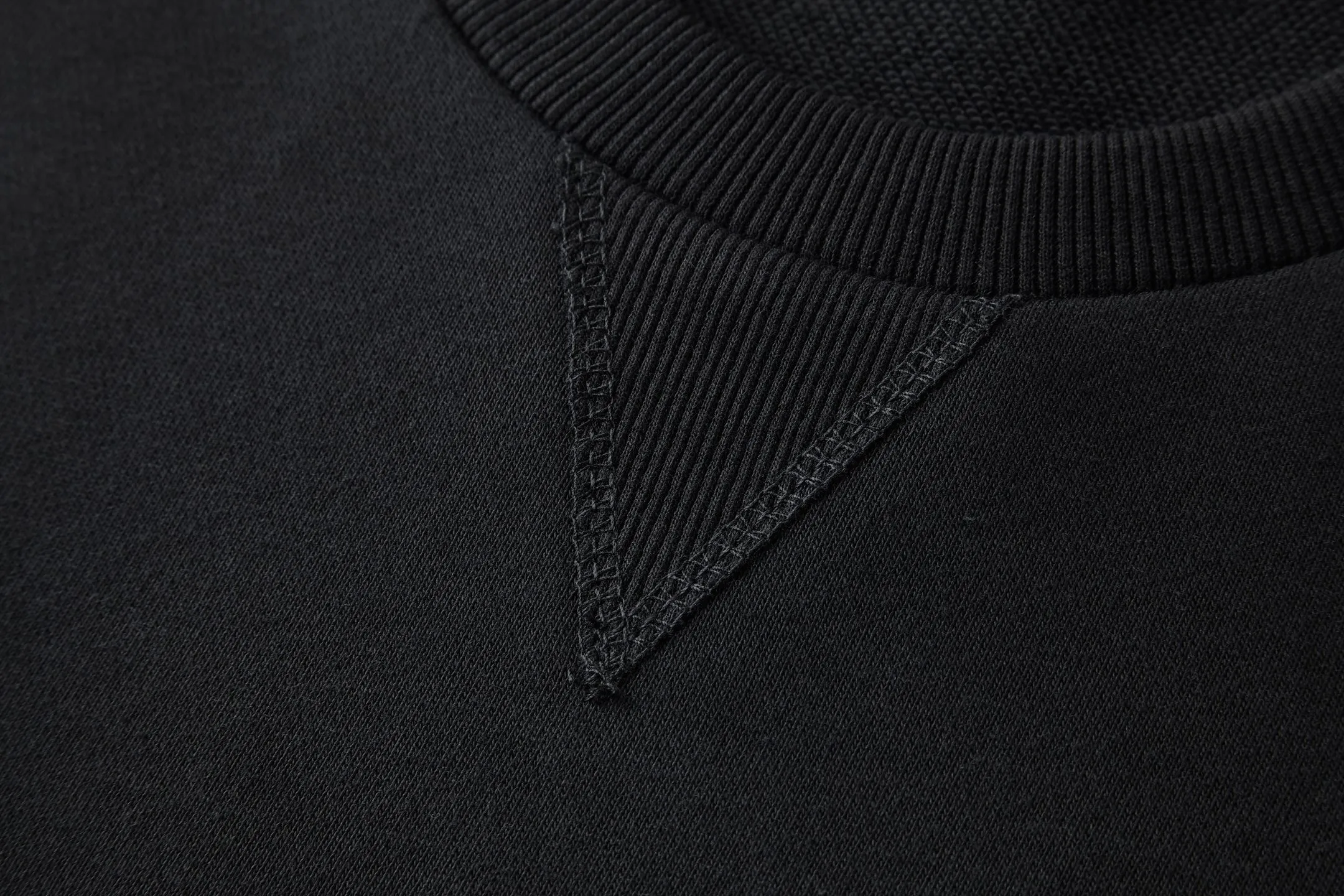 🅿️360 [Exclusive supply] Celine Arc de Triomphe embroidered round neck sweatshirt. The fabric is made of 380g pure cotton double-ply terry, the thread is matched with 2*2 double yarn thread, and the fabric is custom-woven from Xinjiang cotton. The craft embroidery uses 3D three-dimensional embroidery, and the embroidery pattern has clear lines and approximately 1,200 stitches. The triangle under the collar is spliced ​​with threads. Size:S-M-L-XL