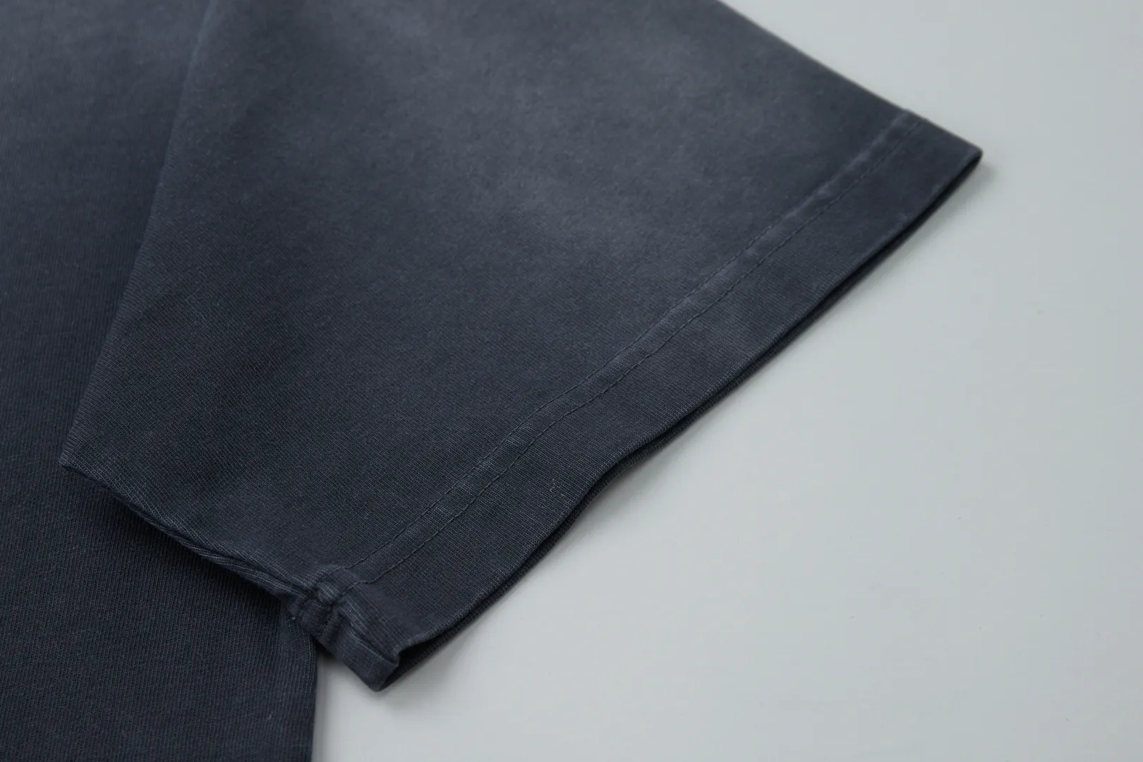 🅿️230 ✨CEL✨🆕25SS Spring and Summer New Style Distressed Printed Short Sleeves Light Luxury Essential Item for Men and Women's Daily Commuting Correct Version Welcome to Compare Detailed Features · 280g 100% pure cotton double yarn jersey fabric · Custom dyed in the same cylinder, special thickened 32 count double-ply 1X1 thread · Wow glue patch . Ready-made garment dyeing Then do the faded fried snowflake process, then wash with water to make it look old. General washing improves the effect · Double-needle stitching across seams · Original main mark, washed tag, branded moisture-proof paper packaging Color: black/green//blue/coffee/ Size: S/M/L/XL