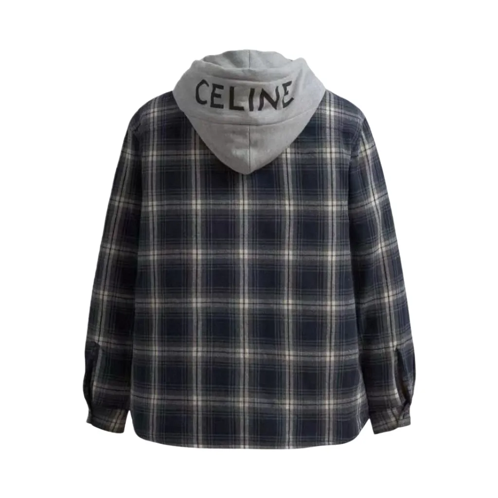 🅿️800 [Exclusive supply] Celine plaid cashmere hooded jacket is made of high-quality cashmere fabric. Cashmere is famous for its softness, warmth and lightness, providing the wearer with excellent comfort and warmth. Hooded design The unique hooded element is both practical and beautiful, providing extra warmth to the wearer while also adding to the overall sense of layering. Plaid pattern As a classic element, the combination of plaid and cashmere fabric makes the whole piece of clothing more visually rich and layered. The navy blue color makes the whole piece of clothing more youthful, fashionable and high-end. Style and cut According to Celine's consistent design concept, this jacket-style shirt has a crisp shape and a well-fitting cut, which can well modify the body lines and show the wearer's elegance. The letter pattern is displayed on the fabric through glue printing. The scraper pressure is even and the scraping is done in 5 times to ensure that the glue is fully penetrated and covered. After curing at high temperature, the pigment is firmly bonded to the cotton fiber. The ink-absorbing and penetrating properties of the cotton fiber make the pattern less likely to fall off due to friction. Size:46-48-50-52