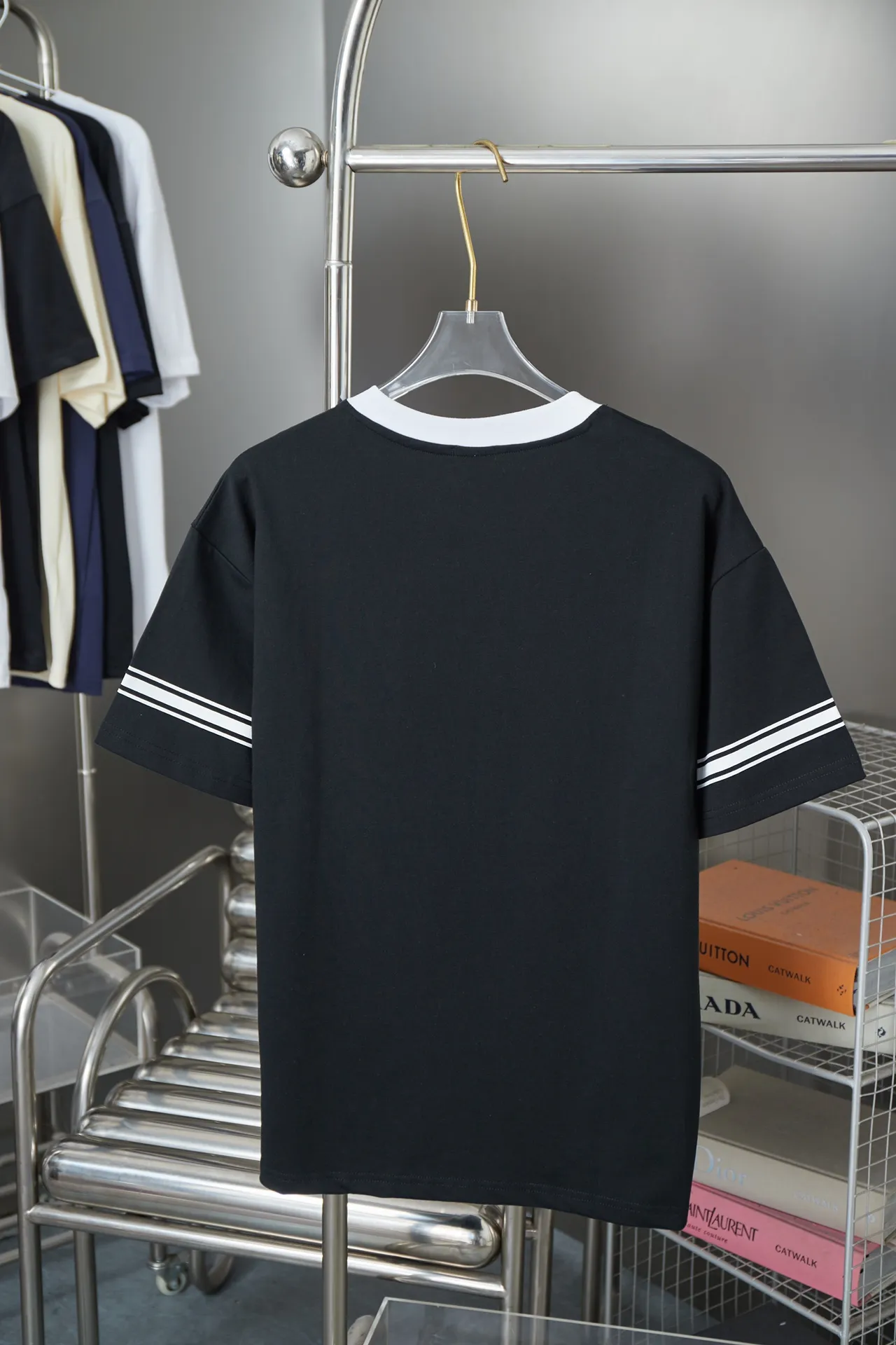 🅿️180 CELIN* 25SS early spring new style, letter printed short sleeves, light luxury, a must-have item for daily commuting for men and women, correct version, welcome to compare, detailed features · 320g 100% pure cotton double yarn jersey fabric · Custom dyed in the same cylinder, special thickened 32 count double-strand 1X1 thread · Classic letter logo printing on the front. Sleeve splicing webbing design. Collar contrasting threads · Double-needle sewing and cross-seam technology · Original main mark, washed tag, brand moisture-proof paper packaging Color: black/white Size: S/M/L/XL