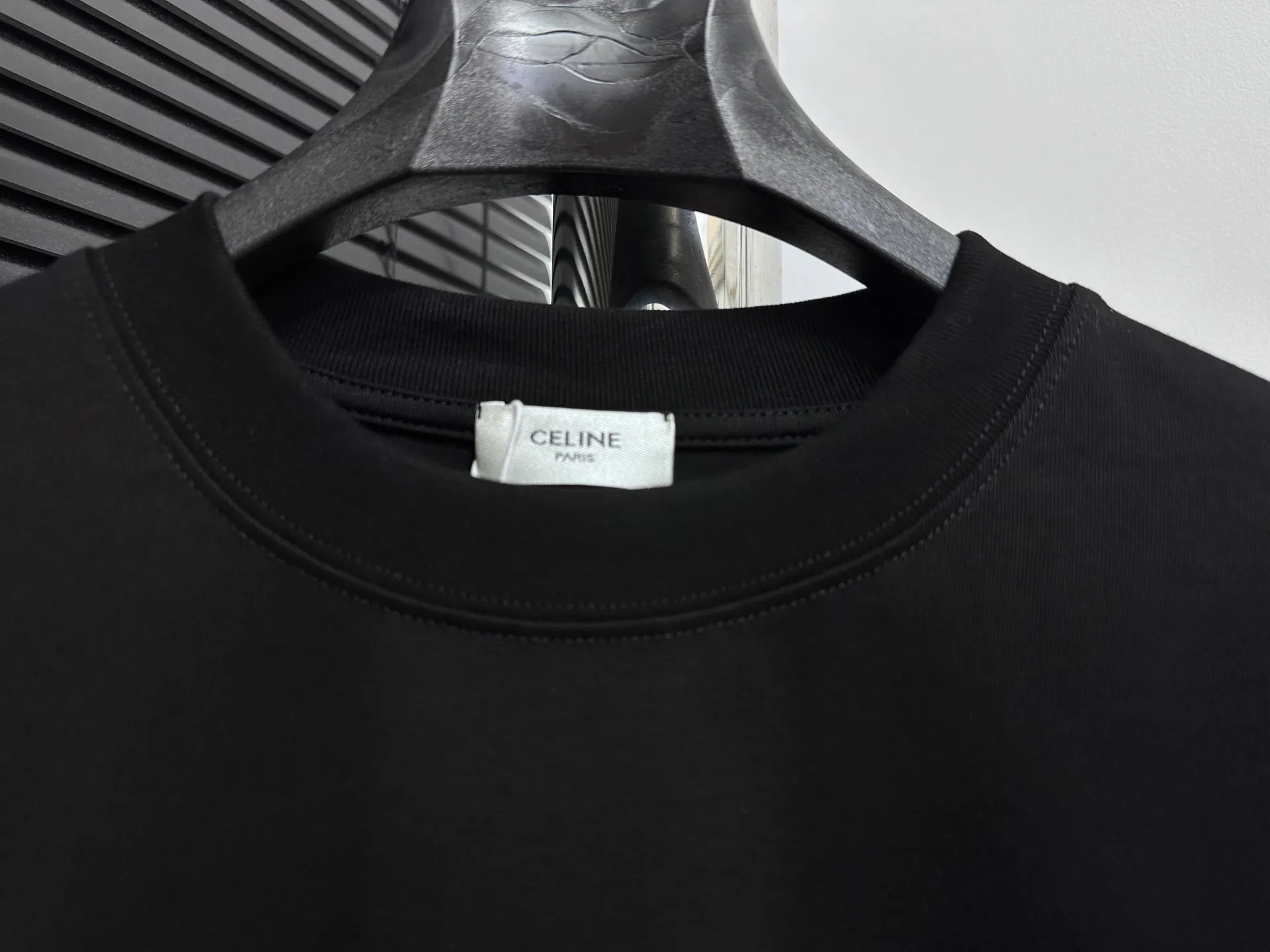 🅿️170 [CELINE] Celine letter logo printed couple's short-sleeved T-shirt. Made of high-cost 280g double-ply double-yarn pure cotton fabric. Thick and wide. Three-dimensional os tailoring. Fashionable and versatile. The same style as the Internet celebrity. Craftsmanship. Simplicity reveals a fashionable atmosphere. Same style for men and women. Original main wheat washed tag moisture-proof paper packaging👍 Color: black white Size: XS-L
