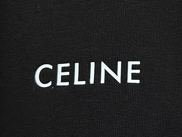 🅿️170 [CELINE] Celine letter logo printed couple's short-sleeved T-shirt. Made of high-cost 280g double-ply double-yarn pure cotton fabric. Thick and wide. Three-dimensional os tailoring. Fashionable and versatile. The same style as the Internet celebrity. Craftsmanship. Simplicity reveals a fashionable atmosphere. Same style for men and women. Original main wheat washed tag moisture-proof paper packaging👍 Color: black white Size: XS-L