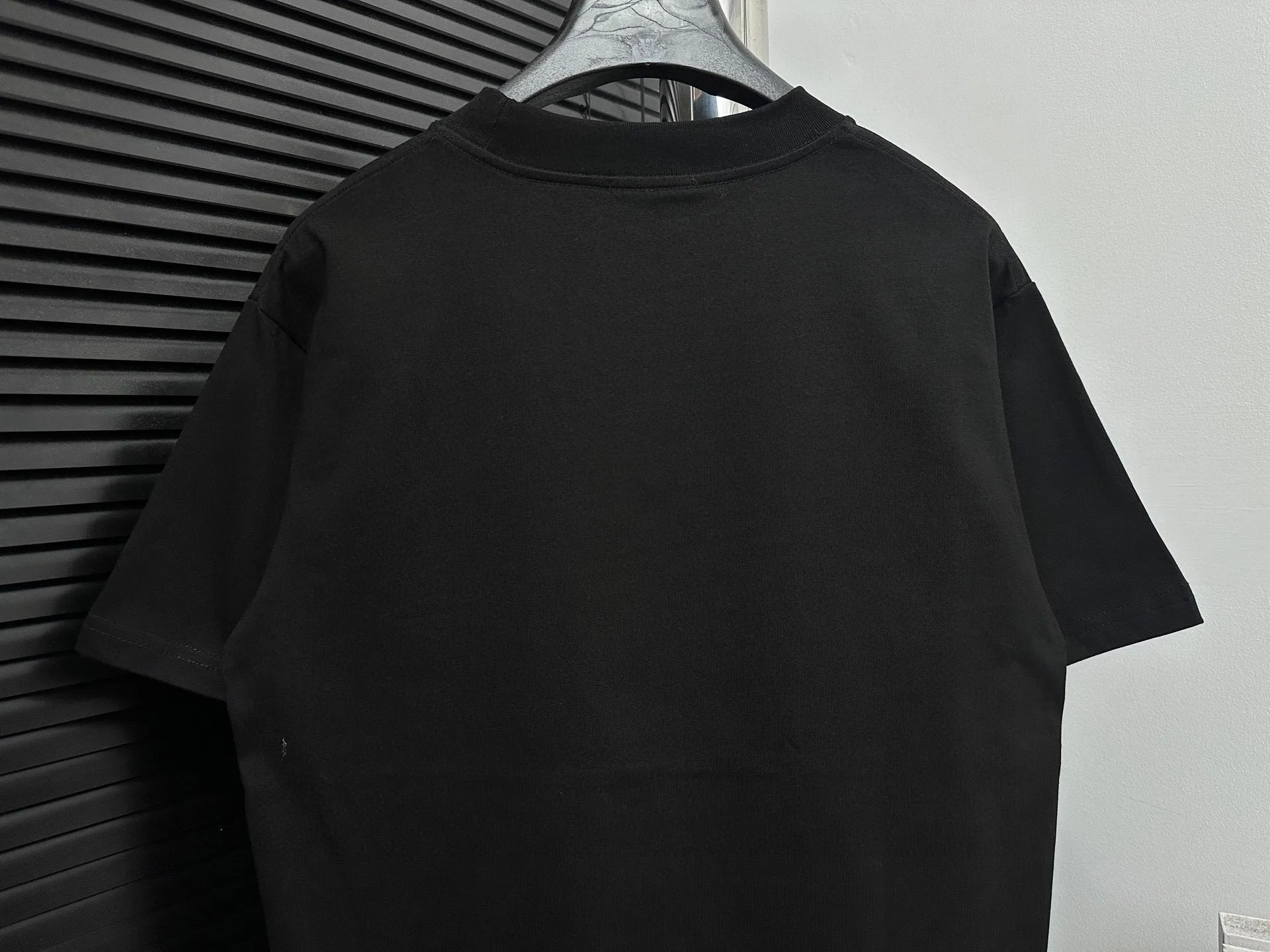 🅿️170 [CELINE] Celine letter logo printed couple's short-sleeved T-shirt. Made of high-cost 280g double-ply double-yarn pure cotton fabric. Thick and wide. Three-dimensional os tailoring. Fashionable and versatile. The same style as the Internet celebrity. Craftsmanship. Simplicity reveals a fashionable atmosphere. Same style for men and women. Original main wheat washed tag moisture-proof paper packaging👍 Color: black white Size: XS-L