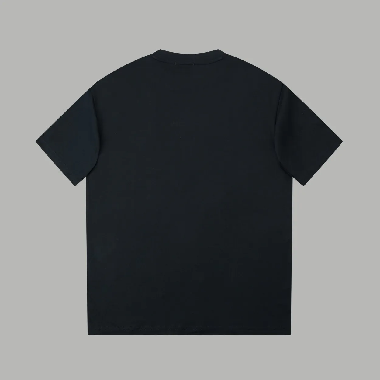 🅿️200 ✨CEL✨🆕25SS spring and summer new short-sleeved style, light luxury, a must-have item for daily commuting for men and women, correct version, welcome to compare, detailed features · 260g 100% pure cotton double yarn jersey fabric · Custom dyed in the same cylinder, special thickened 32 double-ply 1X1 threads · Double-needle stitching and cross-stitch technology · Original main mark, washed tag, brand moisture-proof paper packaging Color: black/white Size: S/M/L/XL