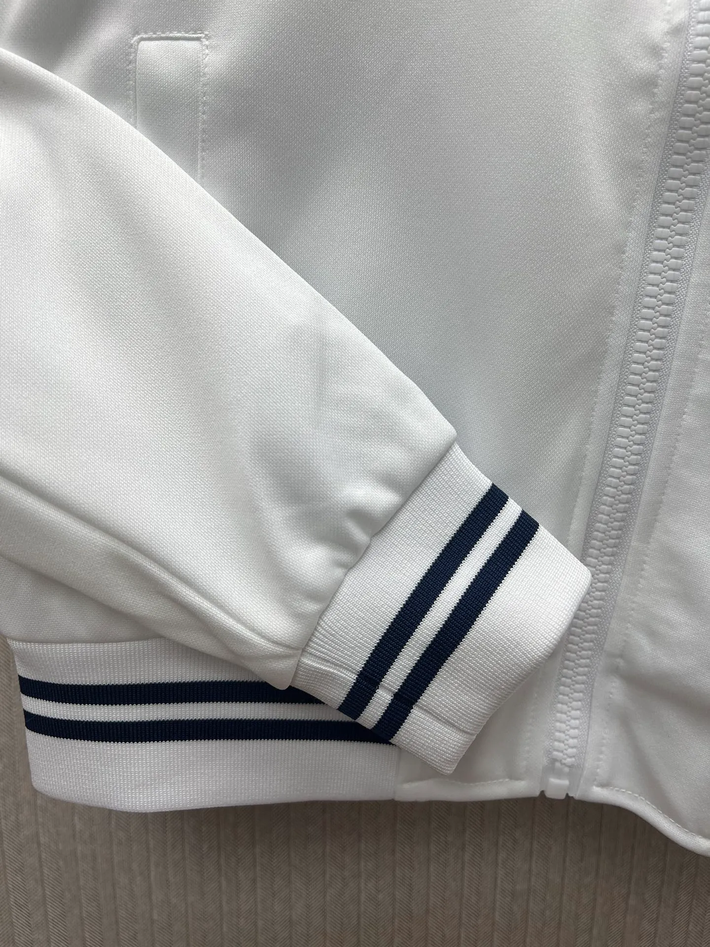 🅿️630 Celine 25ss new jersey baseball collar sports jacket women's fluorescent white high version code number: S.M.L.