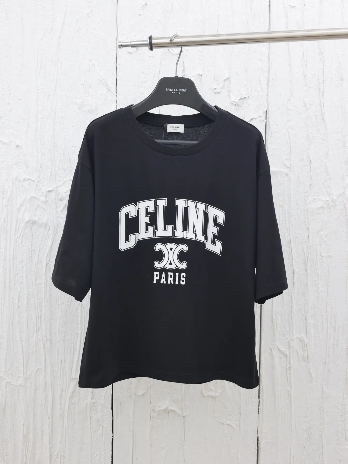 🅿️250 Celine*/Celin 25ss new classic printed Arc de Triomphe round neck short-sleeved fabric is soft and comfortable, classic round neck short-sleeved design, and elastic inserts are embedded in the internal seams to prevent the body from walking after repeated wear and washing. The cuffs and hem bottom are fixed with specially machined double topstitching. At the same time, it can enhance the adhesion between the glue and the fabric. The glue and the fabric have strong adhesion, are washable and wear-resistant, and are not easy to fall off.  Size：S/M/L/XL